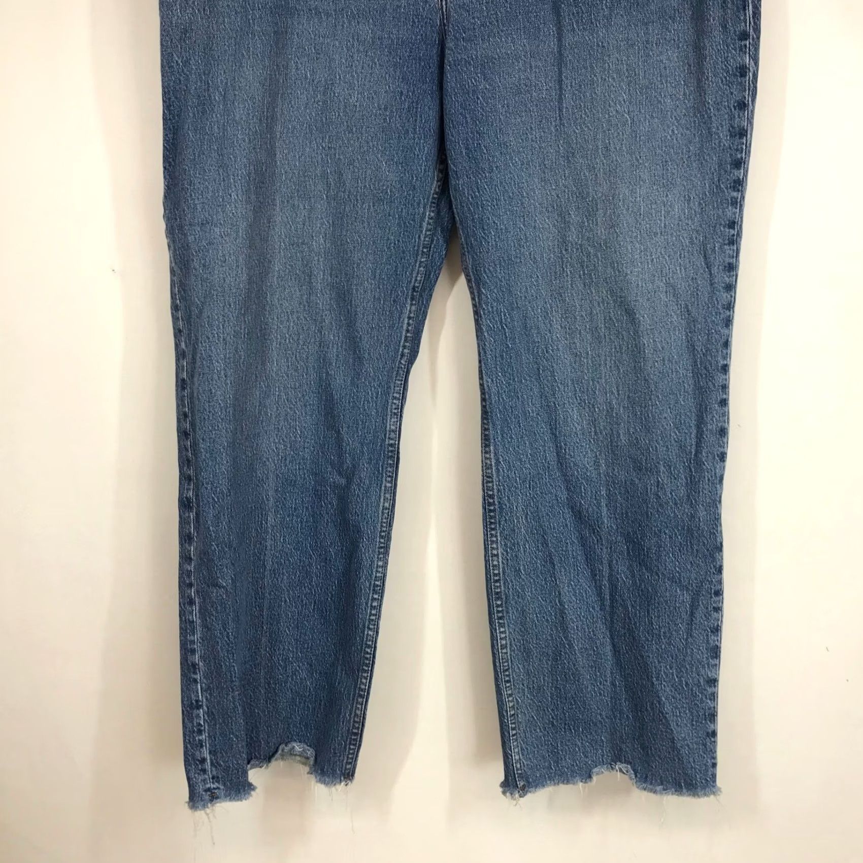 Abercrombie & Fitch VINTAGE Abercrombie & Fitch Curve Love The ’90s Relaxed Jean High Rise 20W Medium Wash Womens Jeans Distressed 5-Pocket Size 42" / US 20 - 3 Thumbnail