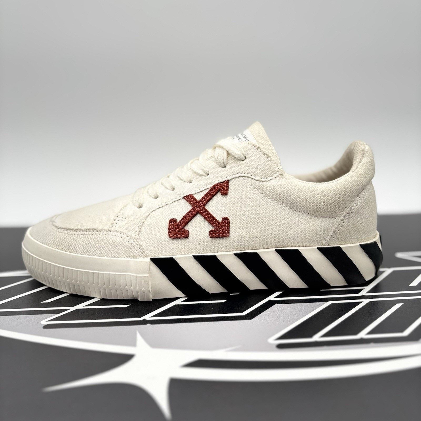 Off-White Off-White Vulc Sneaker ' White ' | GOOD CONDITION! Size US 7 / EU 40 - 12 Thumbnail