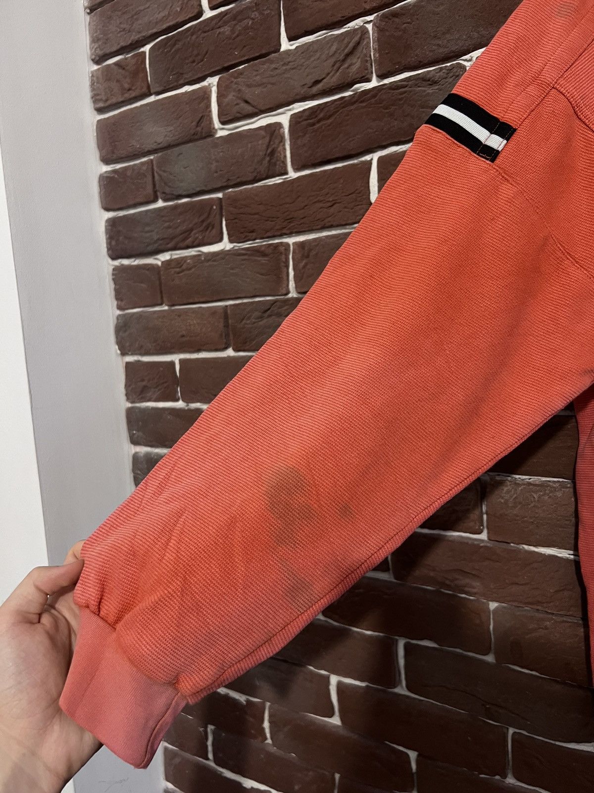 Nike Vintage 90s Nike Spellout Swoosh Logo Red Tag Crewneck L Size US L / EU 52-54 / 3 - 8 Thumbnail