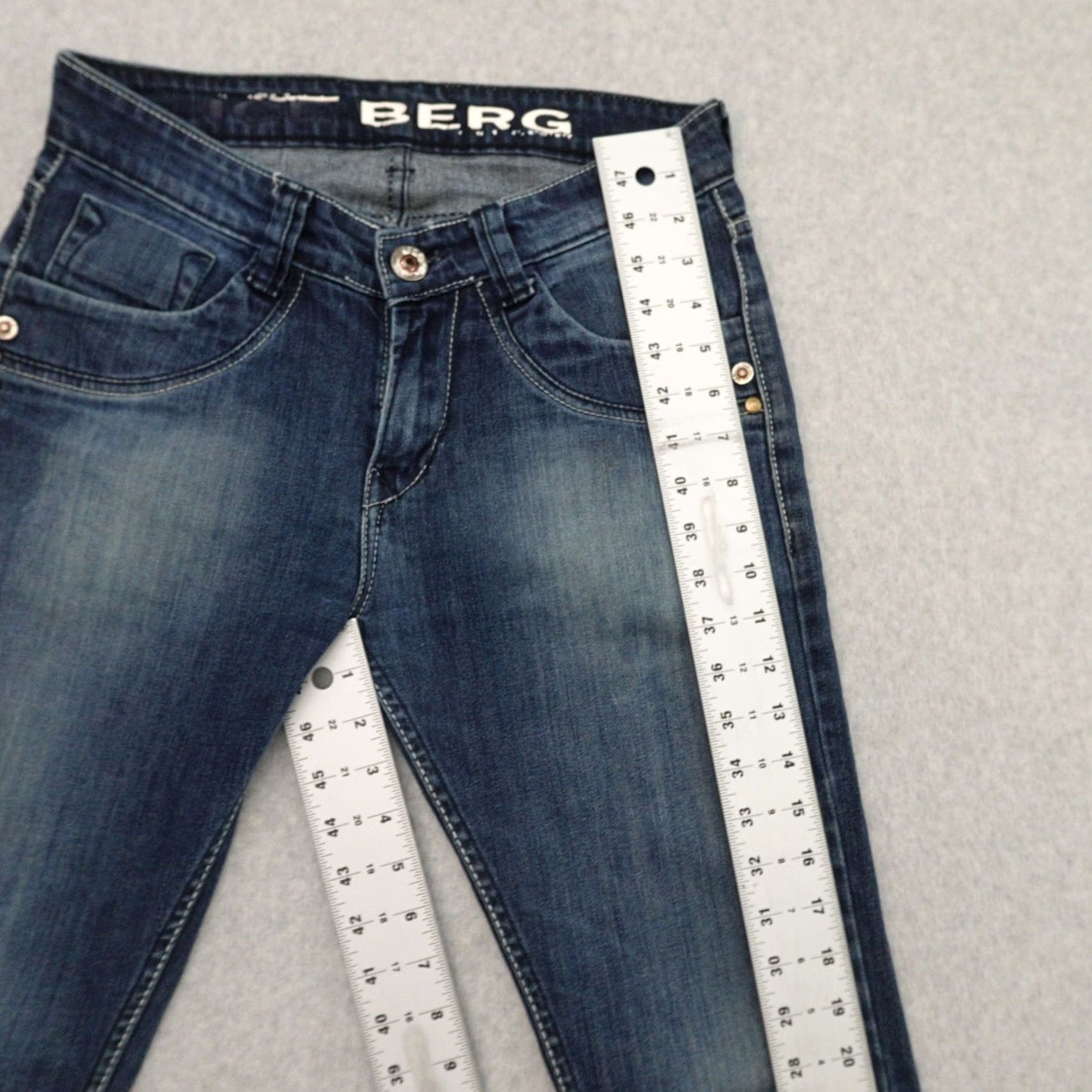 Vintage VINTAGE Iceberg Jeans Women's 32 (32X32) Straight Dark Wash Blue Denim Y2K Jeans Women Straight 32 Blue Embroidered Pockets Size 24" / US 00 / IT 34 - 7 Thumbnail