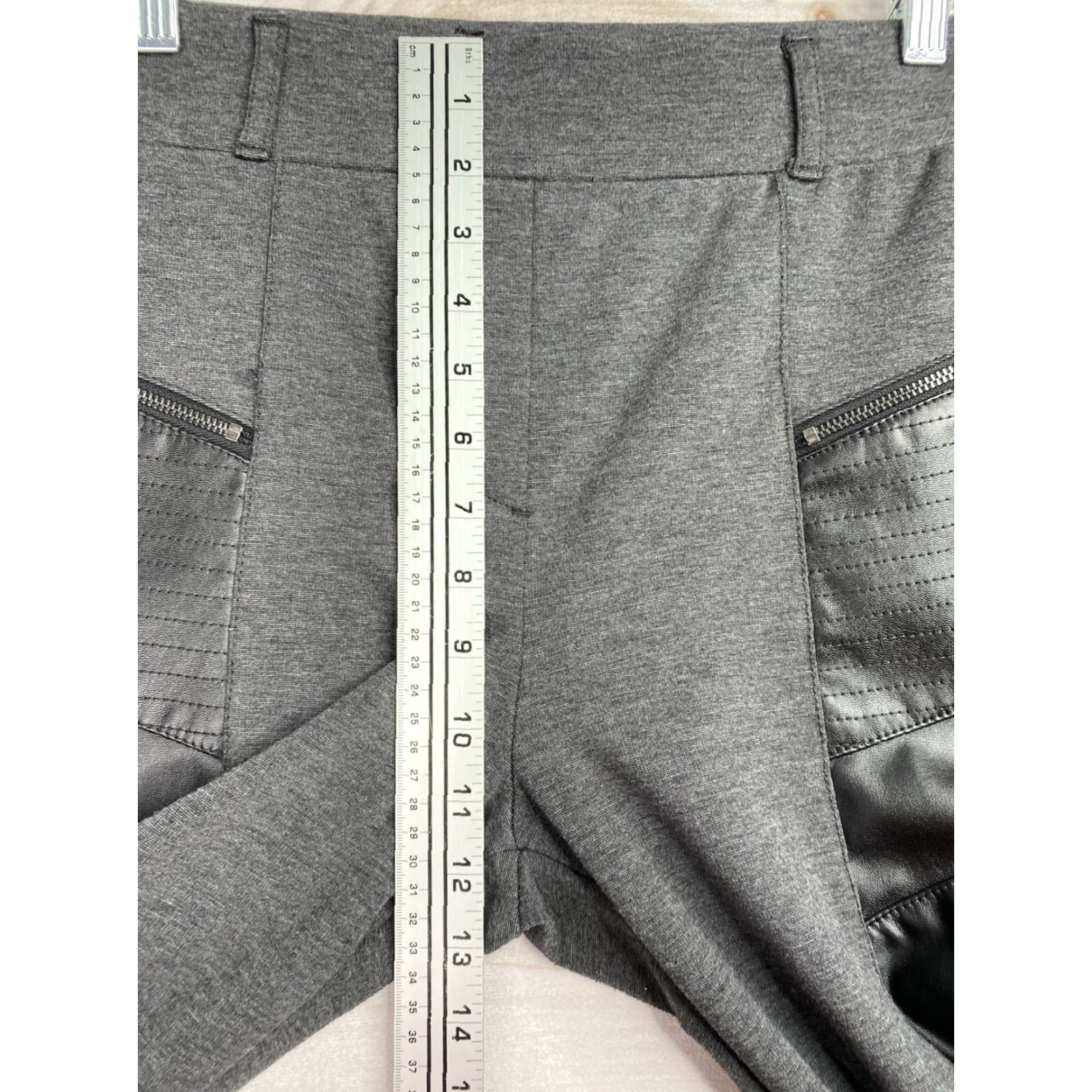 Worthington Worthington Pants Womens L Gray Black Faux Leather Knit Tapered Ponte Zip Pocket Regular Pockets Multicolor 90s Retro Mens Womens Girls Boys Size 36" / US 14 / IT 50 - 4 Thumbnail