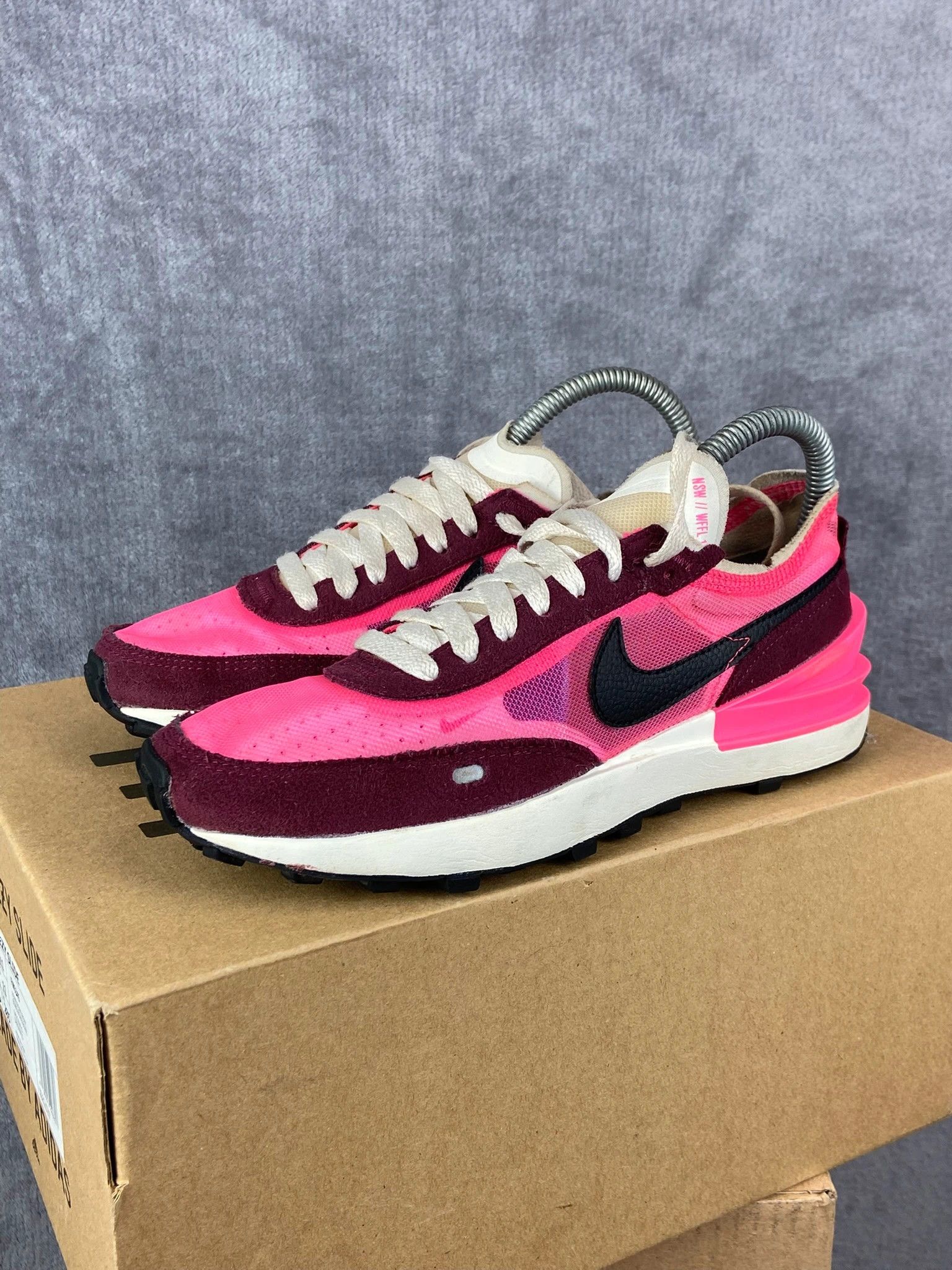 Nike Nike pink white running Size US 6 / IT 36 - 1 Thumbnail
