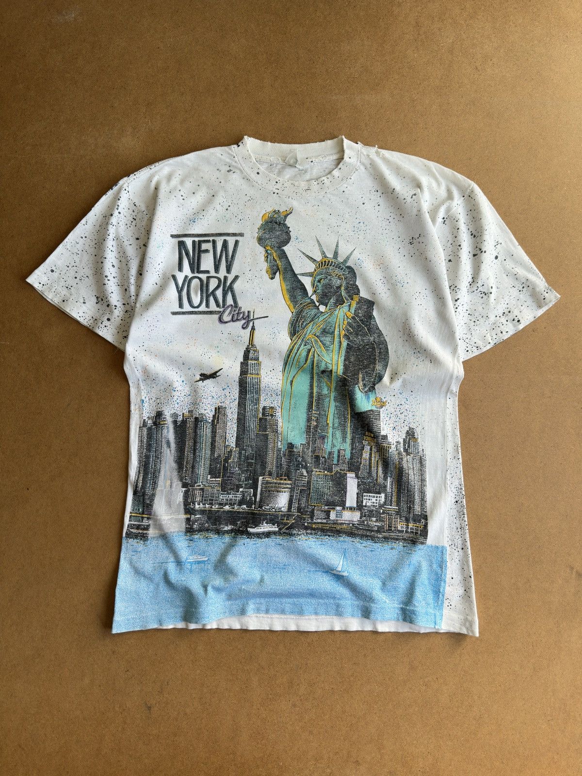 Vintage Vintage 90s New York City AOP Island Boyz Single Stitch Tee Size US L / EU 52-54 / 3 - 1 Thumbnail