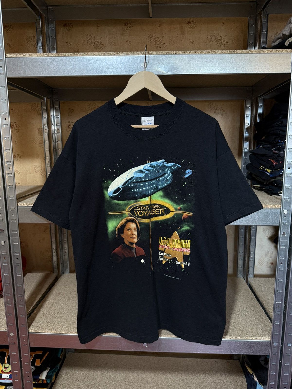 Star Wars × Vintage Vintage 2000 Star Trek Voyager Captain Kathryn T-Shirt Size US XL / EU 56 / 4 - 1 Thumbnail