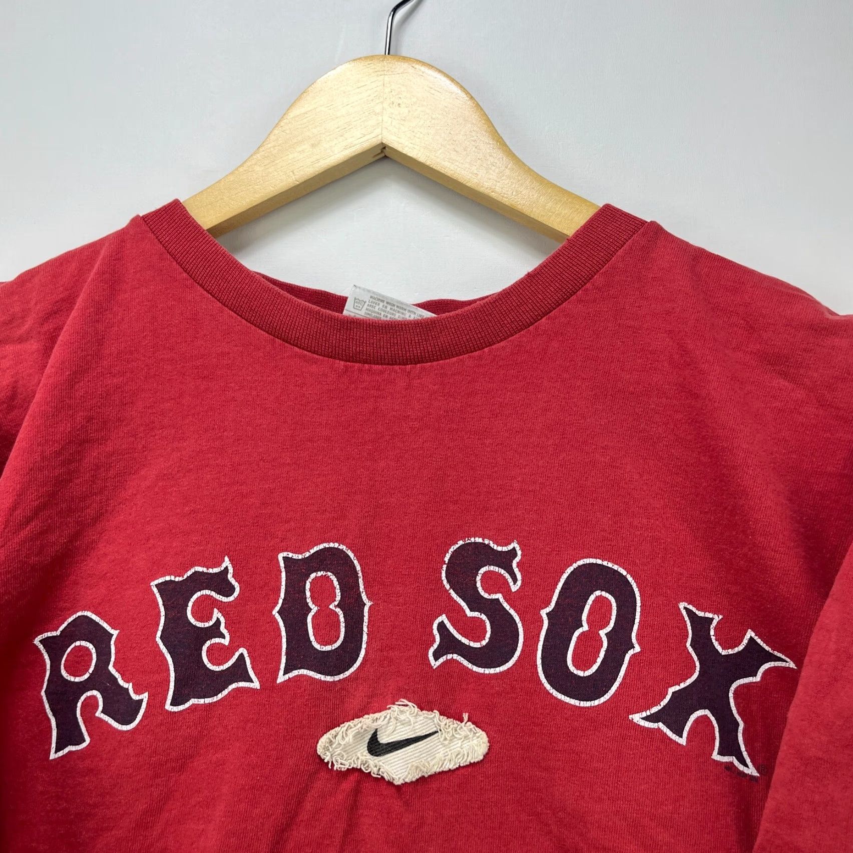 Nike VINTAGE Nike Boston Red Sox Mid Swoosh T-shirt XL Size US XL / EU 56 / 4 - 3 Thumbnail