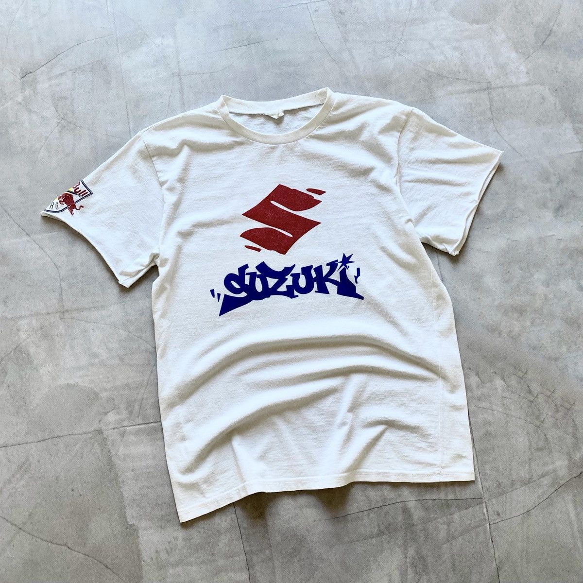 Vintage Vintage Y2K Suzuki RedBull White Night T-shirt Streetwear Size US M / EU 48-50 / 2 - 1 Thumbnail