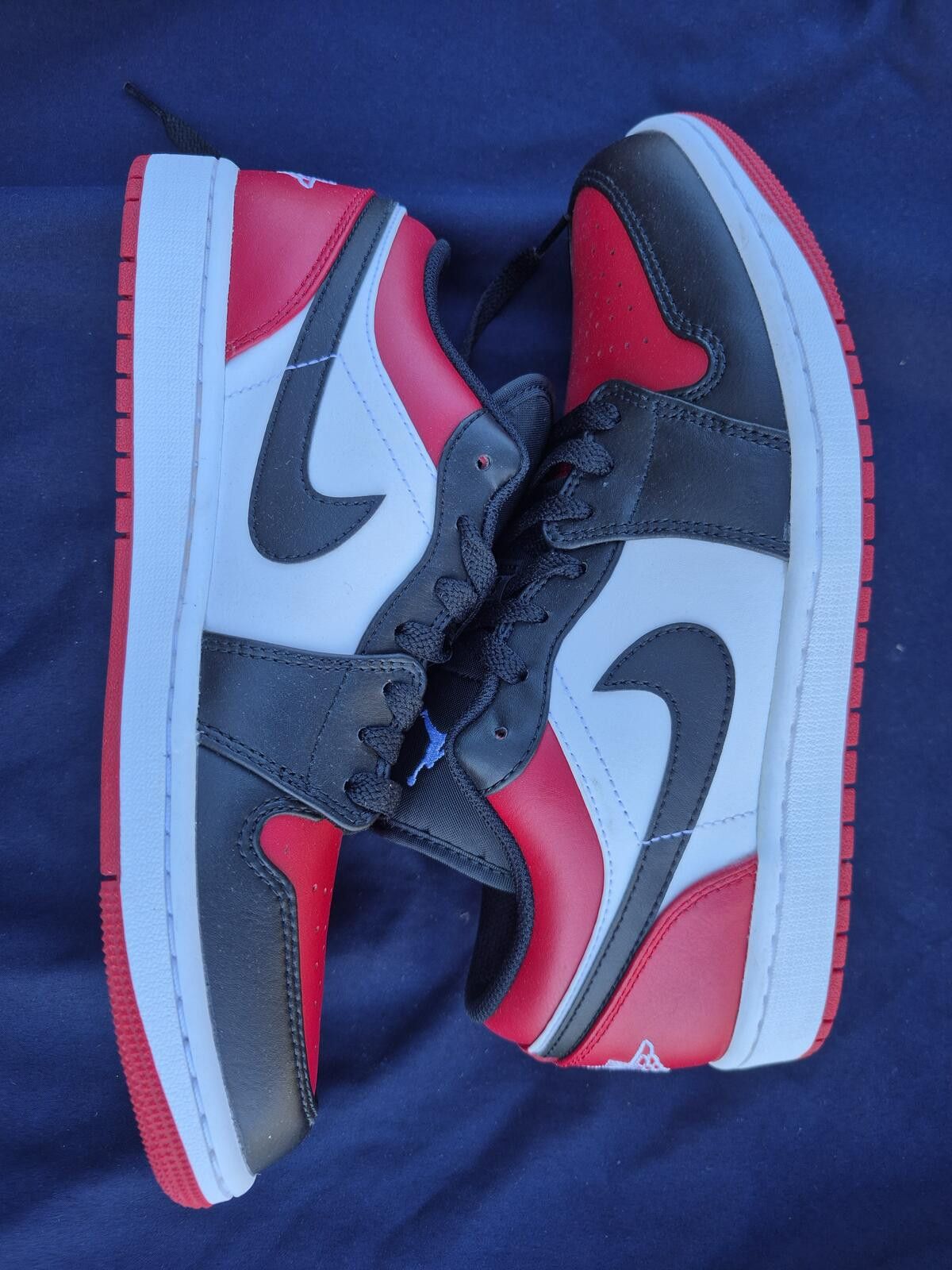 Jordan Brand Air Jordan 1 Low silhouette in a black, white, and red 9 M Size US 9 / EU 42 - 2 Thumbnail
