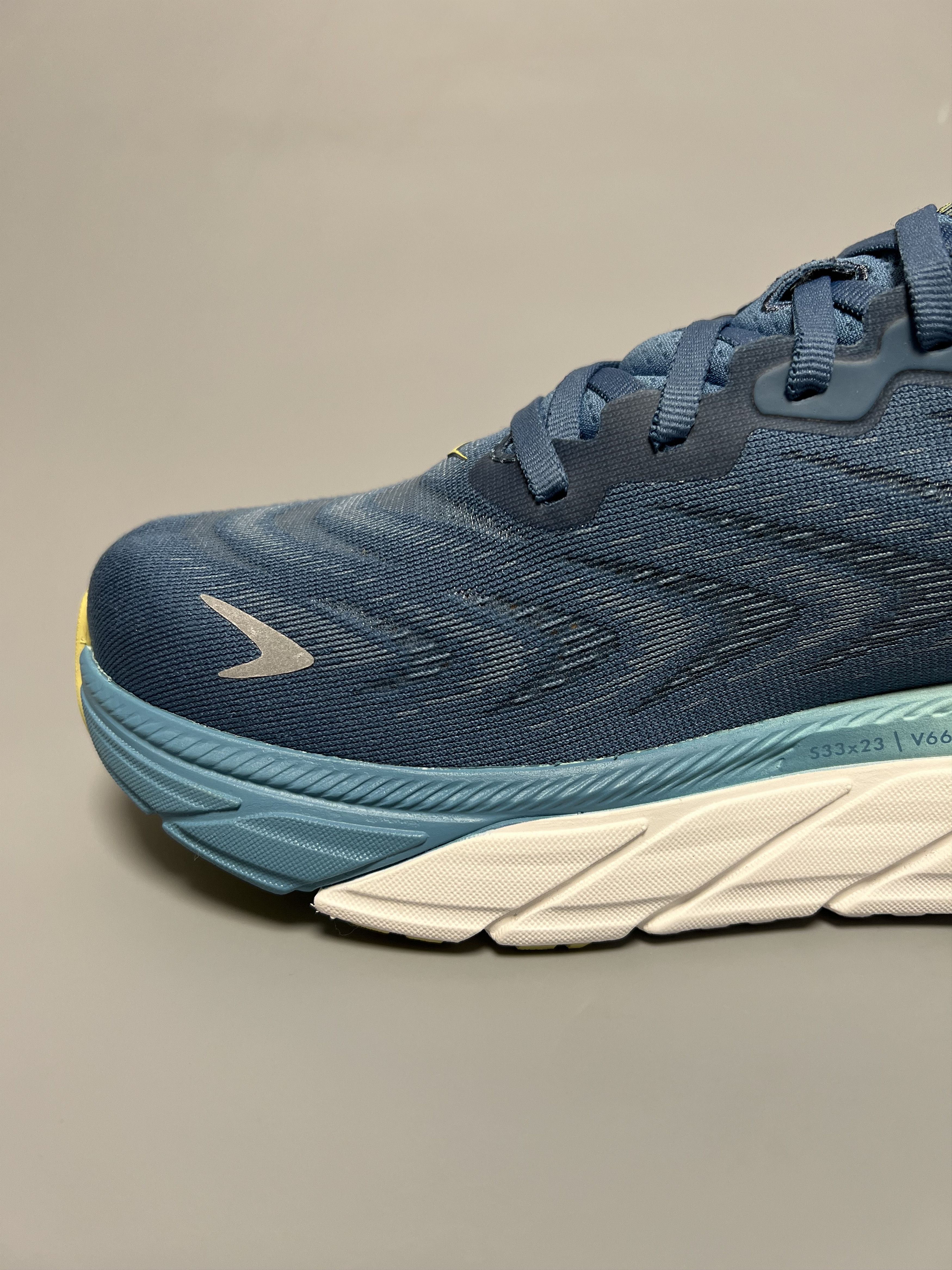 Hoka 9D Hoka One One Arahi 6 Running Shoes Walking Gym Size US 9 / EU 42 - 10 Thumbnail