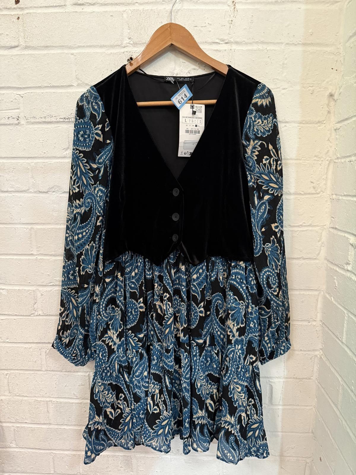 Zara Zara Women's Long Sleeve Dress with Velvet Buttoned Vest Size L / US 10 / IT 46 - 3 Thumbnail