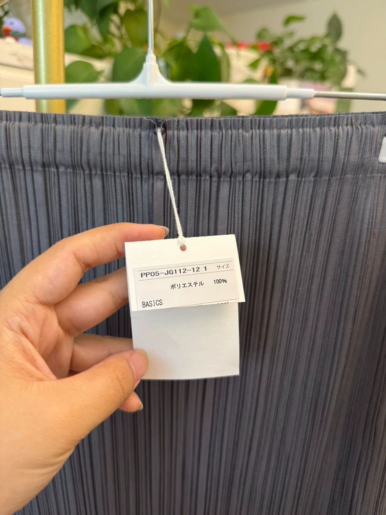 Issey Miyake Issey Miyake size:1 A dark grey skirt Size 42" / US 20 - 3 Thumbnail
