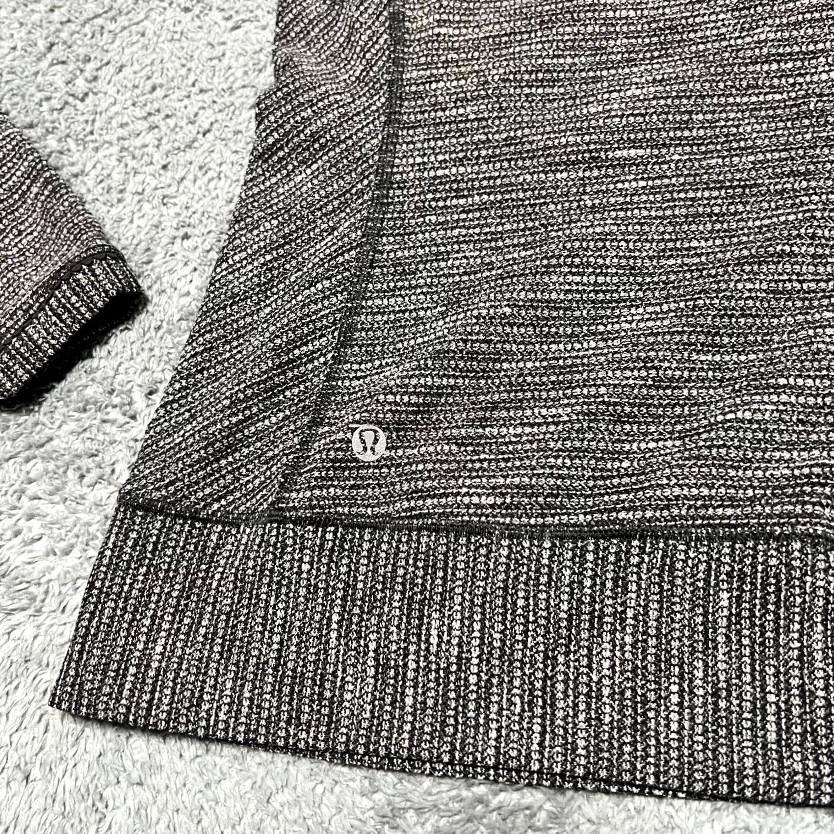 Lululemon Lululemon Shirt Womens 4 Black Long Sleeve Race Your Pace Running Womens Size 4 Regular Size S / US 4 / IT 40 - 4 Thumbnail