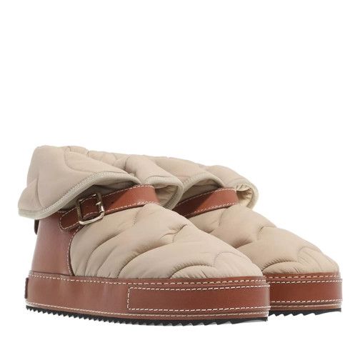 o1loc1c0624 CHC22 Maxie Boots in Soft Tan