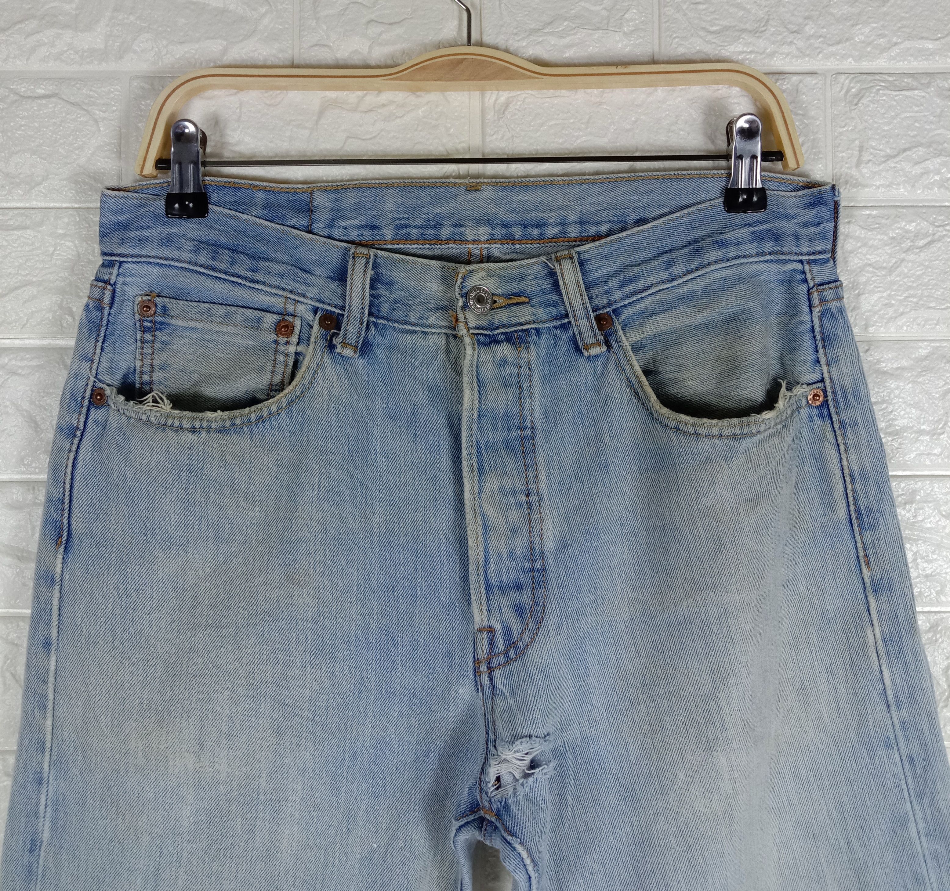 Levi's Vintage Levi's 501 Jeans Light Wash Distressed Denim Size US 31 - 2 Thumbnail