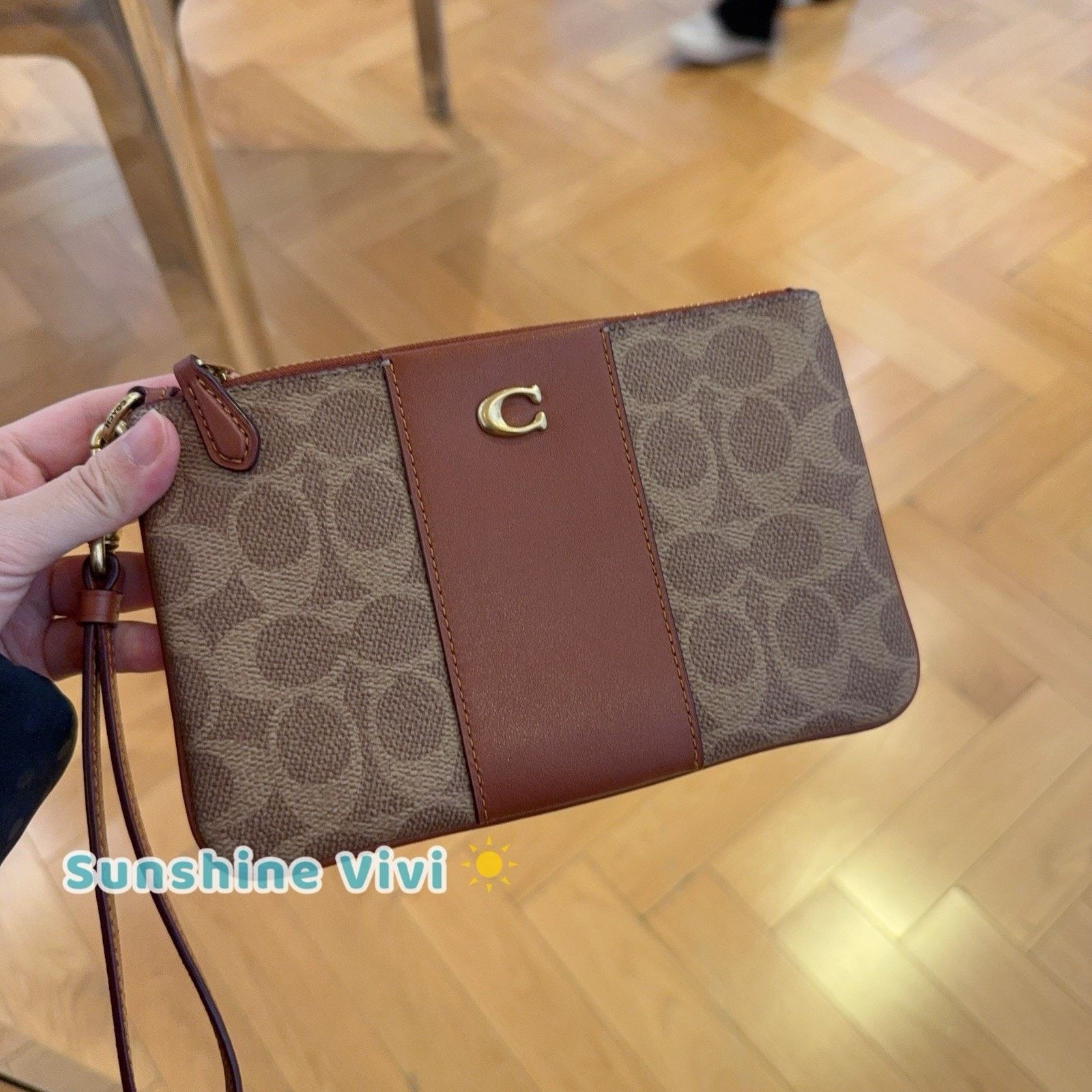 Coach NWT Coach Essential Small Wristlet CI189 Brass/Tan Caramel Size ONE SIZE - 1 Thumbnail