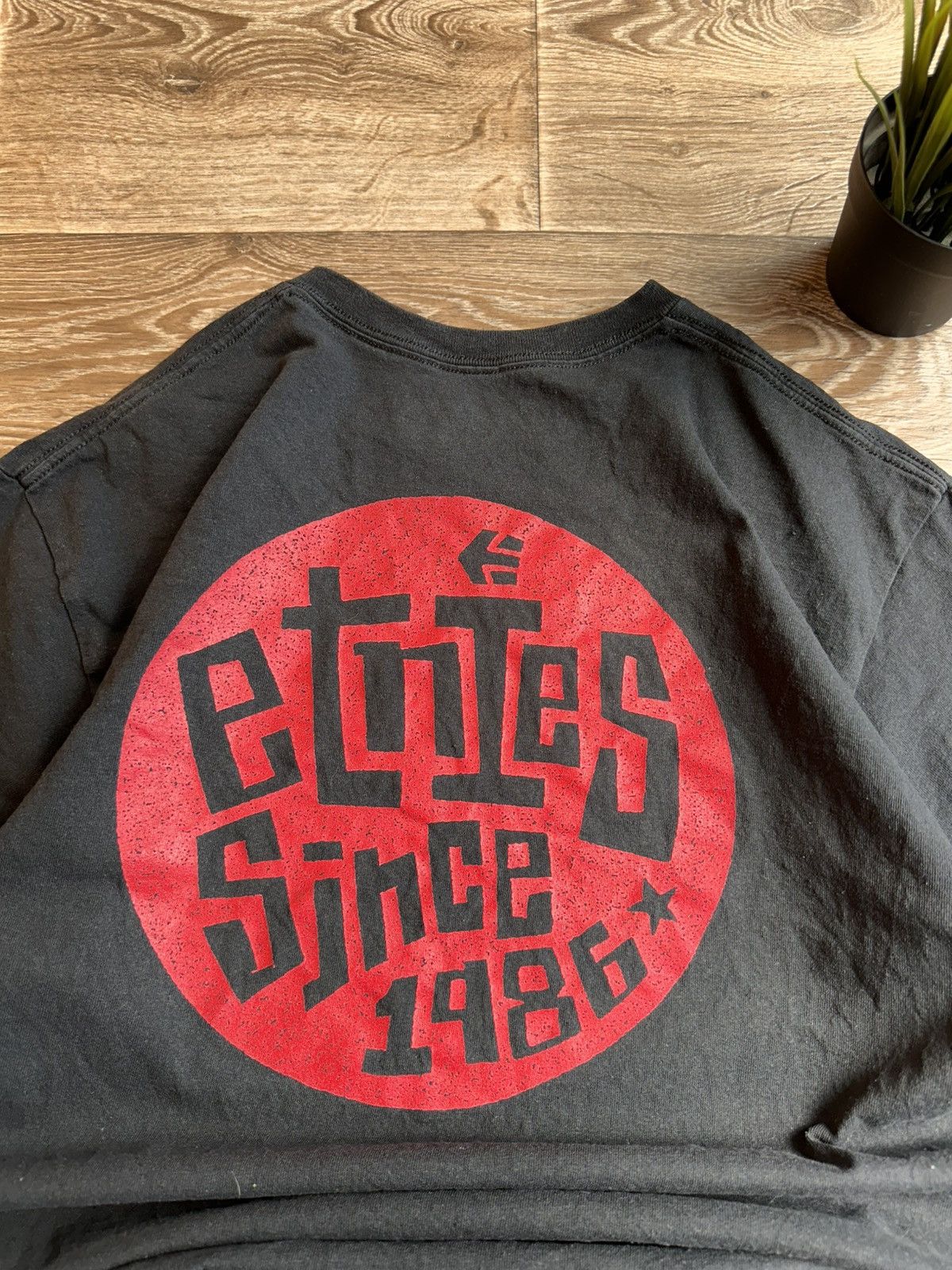 Etnies 🔥 Vintage Y2K Big Logo Etnies Graphic T Shirt Art Black Punk Size US L / EU 52-54 / 3 - 3 Thumbnail