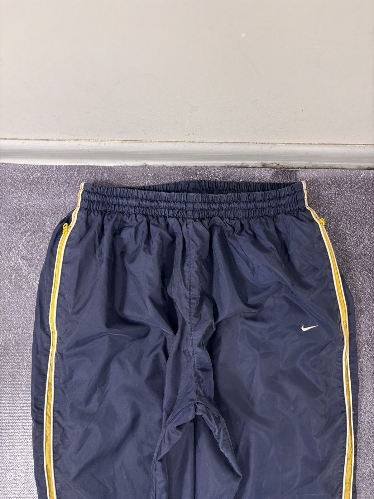 Nike Vintage Nike Y2K Navy Blue Nylon Track Pants Size US 32 / EU 48 - 8 Thumbnail
