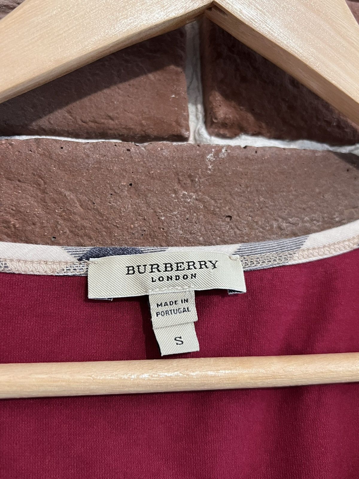 Burberry Vintage Y2K Burberry Luxury T-shirt Burgundy Small Size S / US 4 / IT 40 - 3 Thumbnail