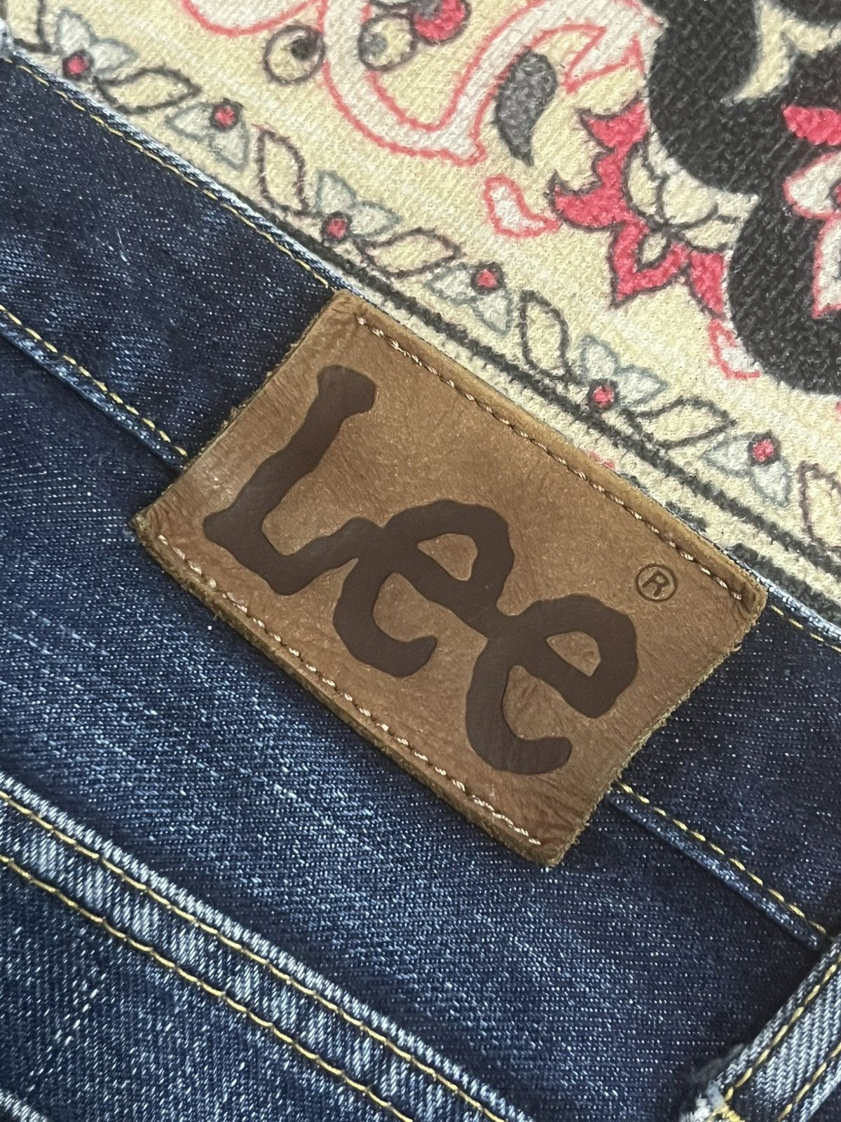 Vintage Vintage Lee Japan Dark Blue Faded Washed Distress Flare Jean Size US 31 - 9 Thumbnail