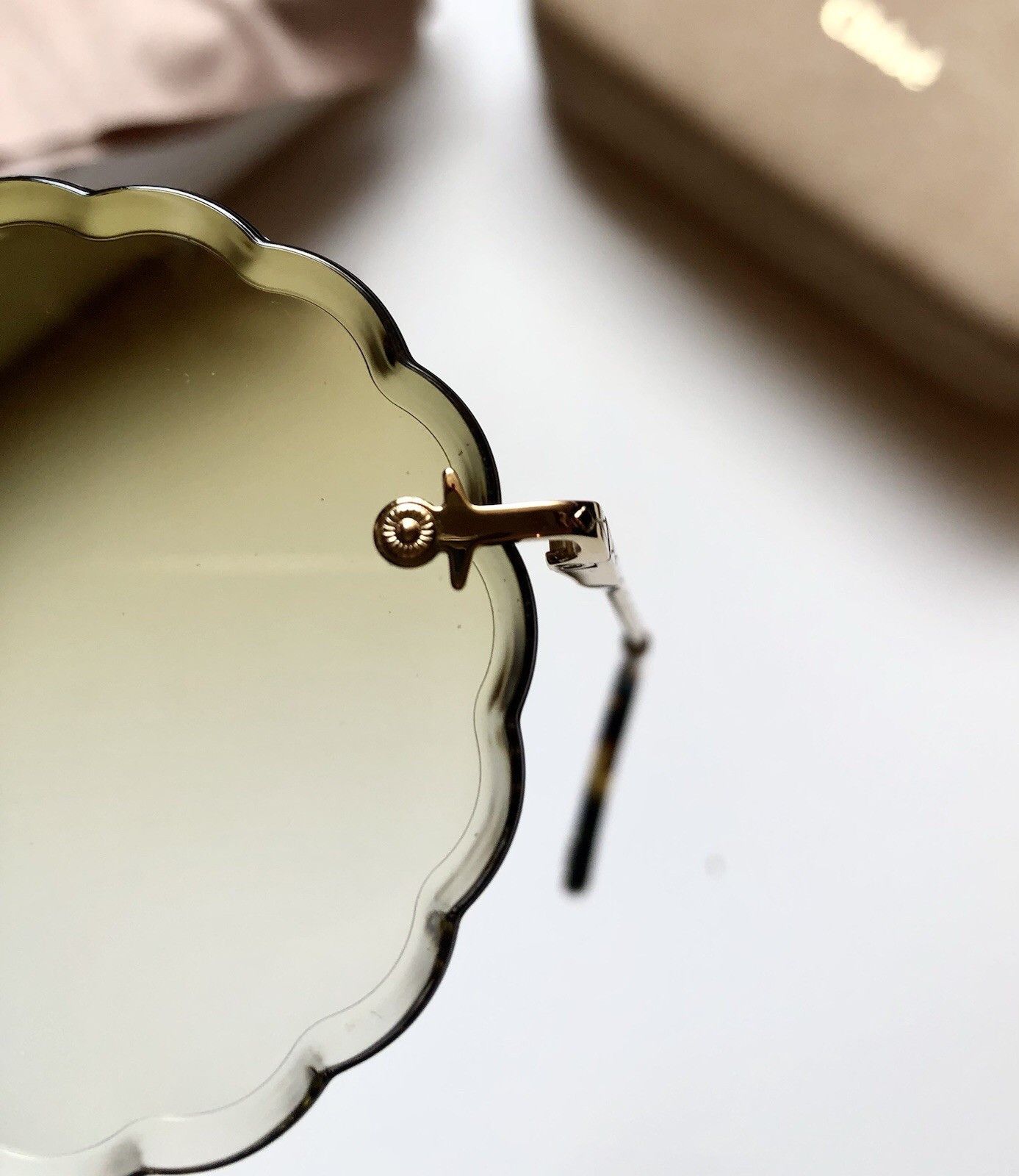 Chloe Chloe Rimless Flower Brown Gradient Sunglasses CE142S NIB Size ONE SIZE - 4 Thumbnail