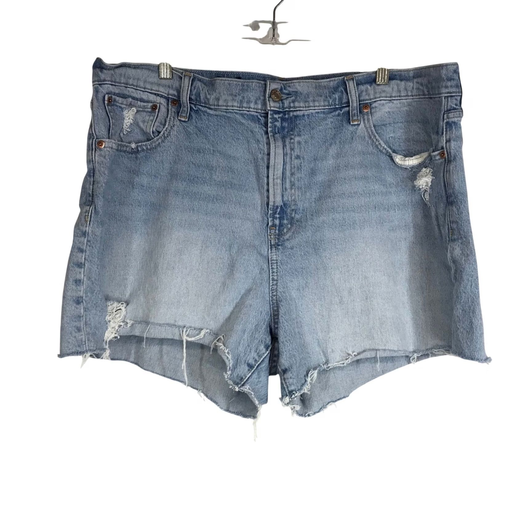 Gap GAP Cheeky Midi Shorts Denim Light Wash High Rise 35 Blue Women Regular Pocket Fringe Button Distressed 4 in Inseam 35 in Waist 35 in Sh Size 24" / US 00 / IT 34 - 2 Thumbnail
