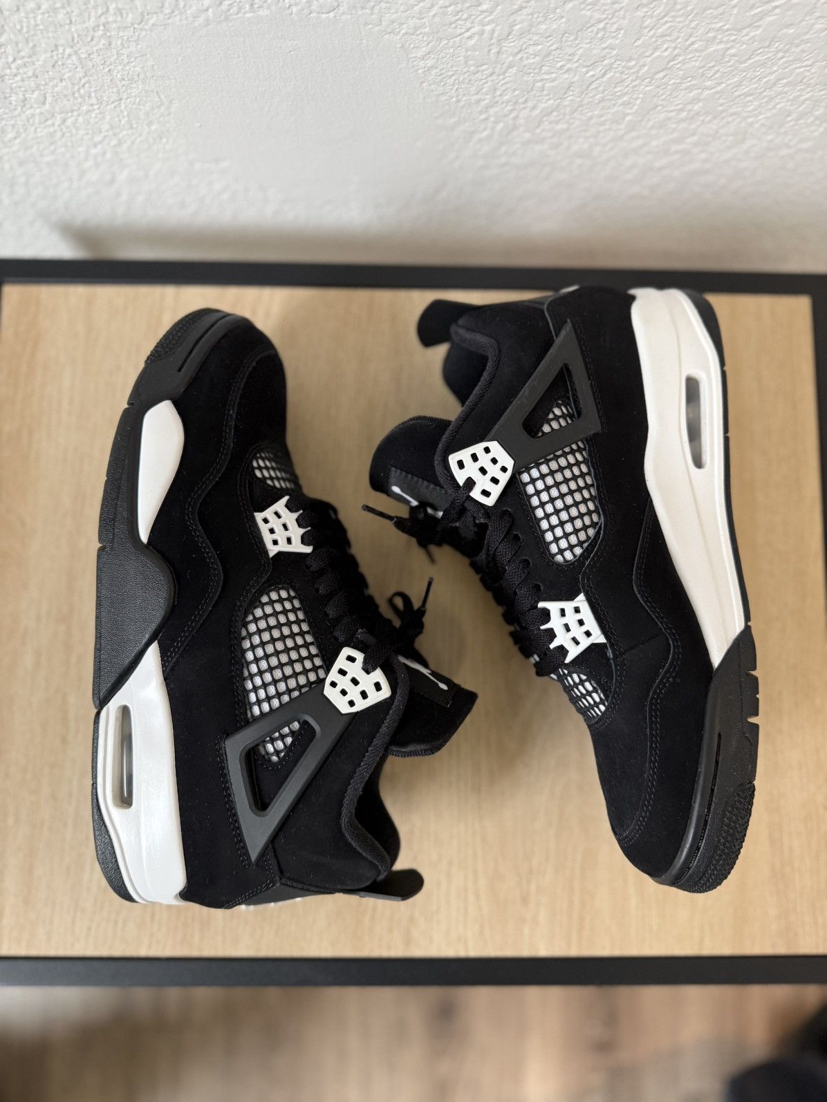 Jordan Brand Jordan 4 White Thunder 2024 Size US 9.5 / EU 42-43 - 2 Thumbnail