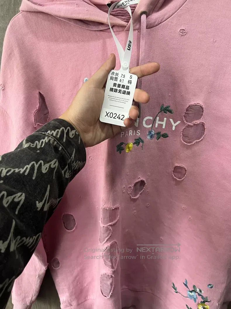 Givenchy Givenchy Embroidered hole sweater with flower pattern Size US S / EU 44-46 / 1 - 4 Thumbnail