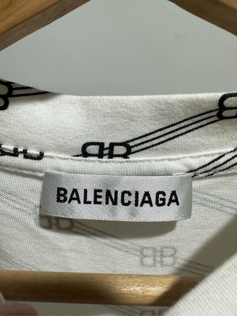 Balenciaga Balenciaga White Buckle Full Print Logo Short Sleeve Size US S / EU 44-46 / 1 - 3 Thumbnail