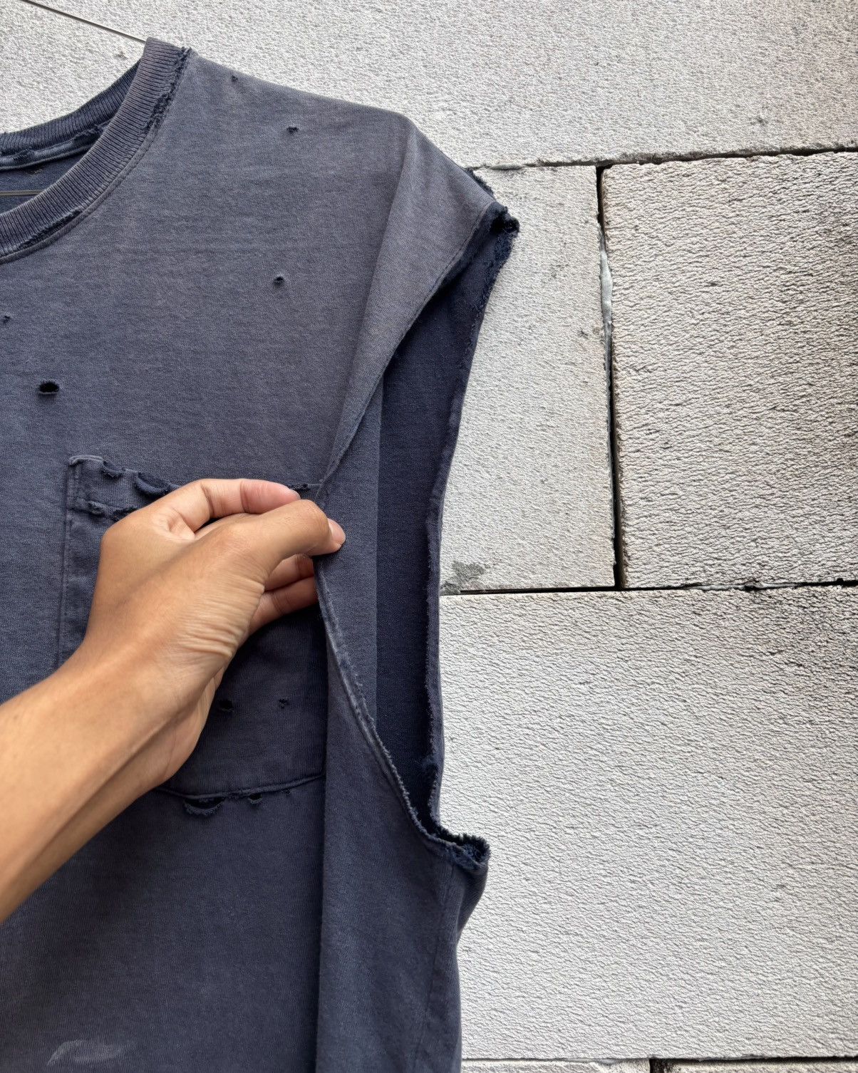 Carhartt Thrashed Carhartt Distressed Tank Shirt ERD Grunge Size US L / EU 52-54 / 3 - 5 Thumbnail