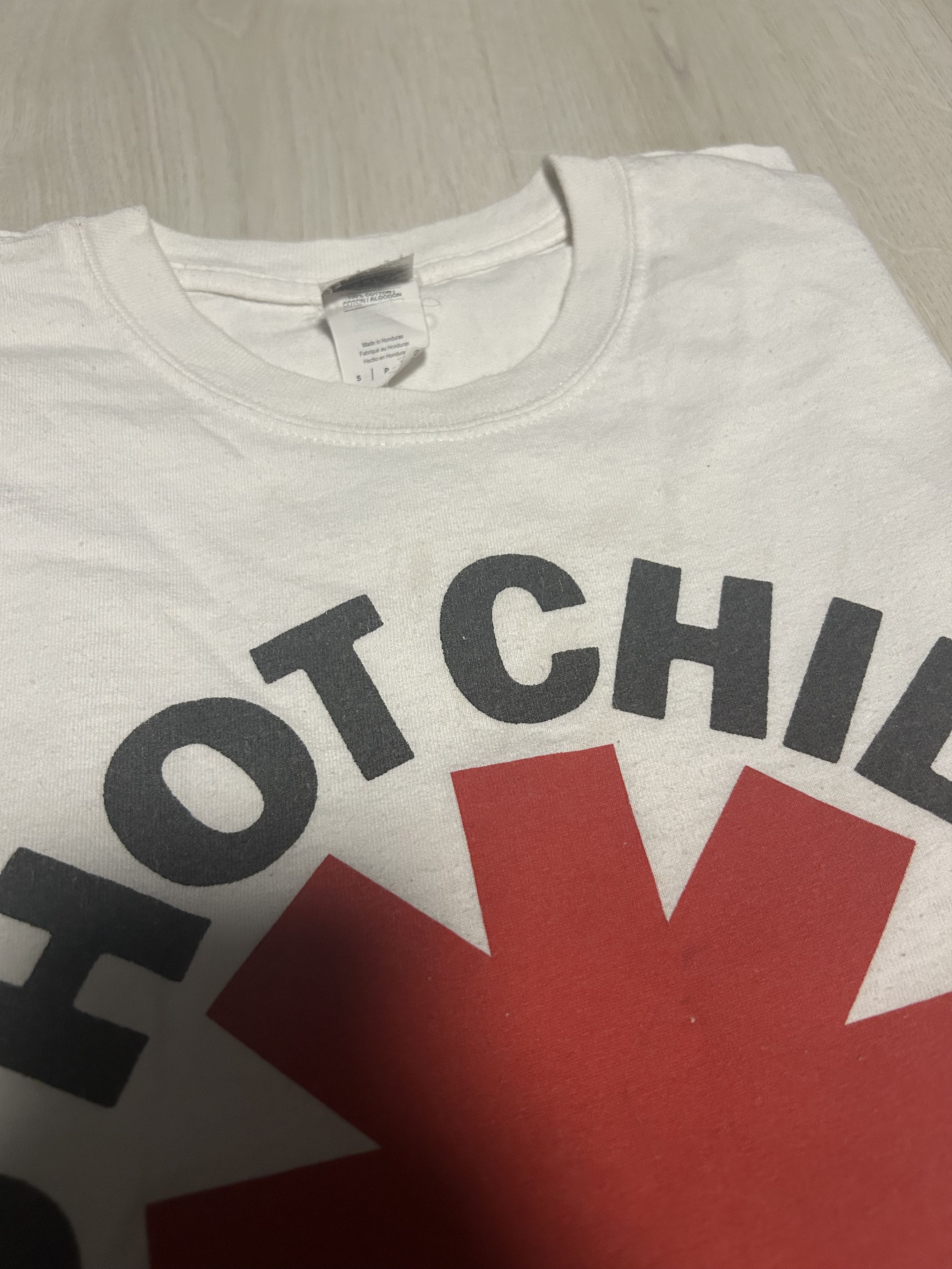 Band Tees Vintage 2011 Red Hot Chili Peppers Rock Band T-shirt Size US S / EU 44-46 / 1 - 12 Thumbnail