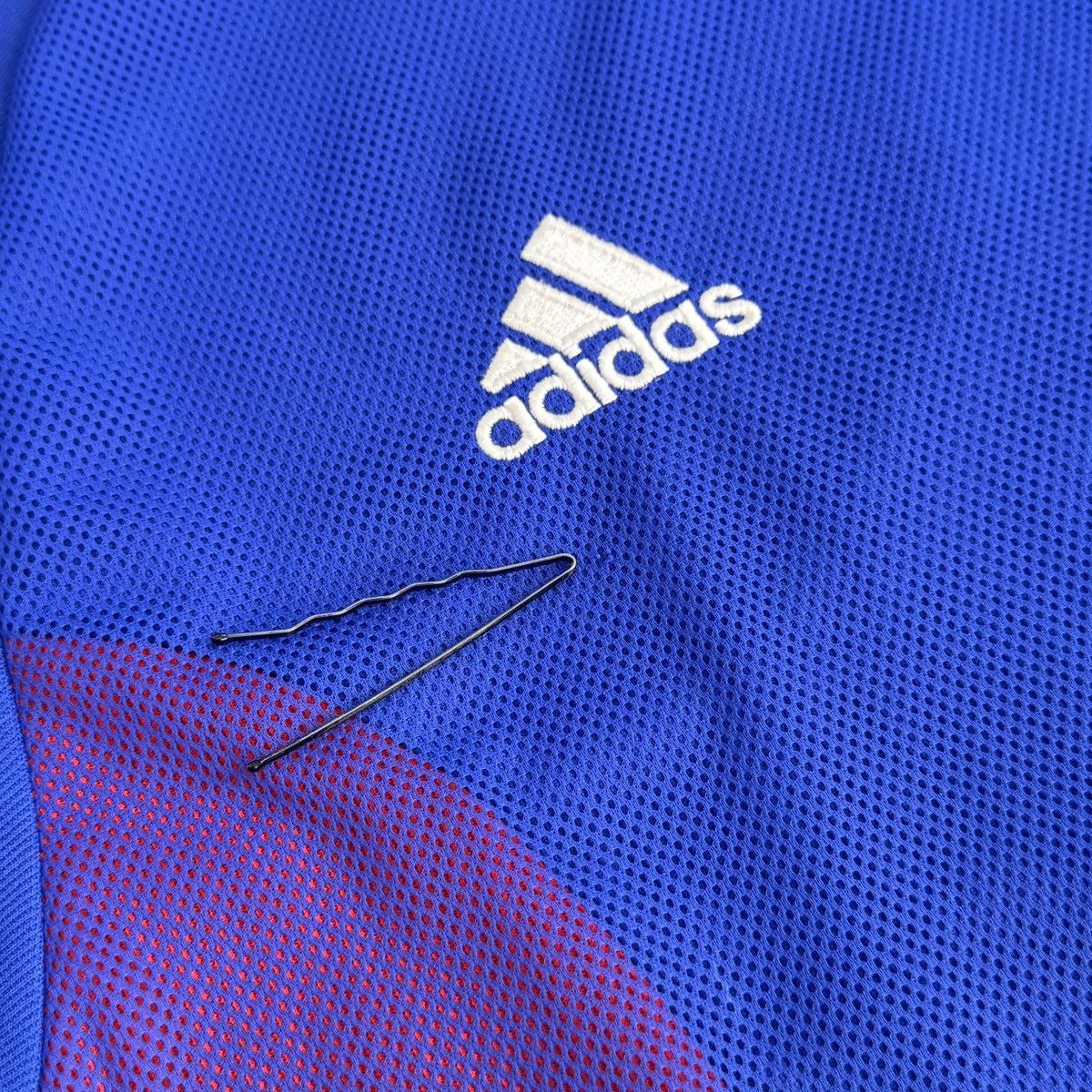 Vintage Vintage Adidas France National 2002/2004 Home Soccer Jersey Size US M / EU 48-50 / 2 - 8 Thumbnail