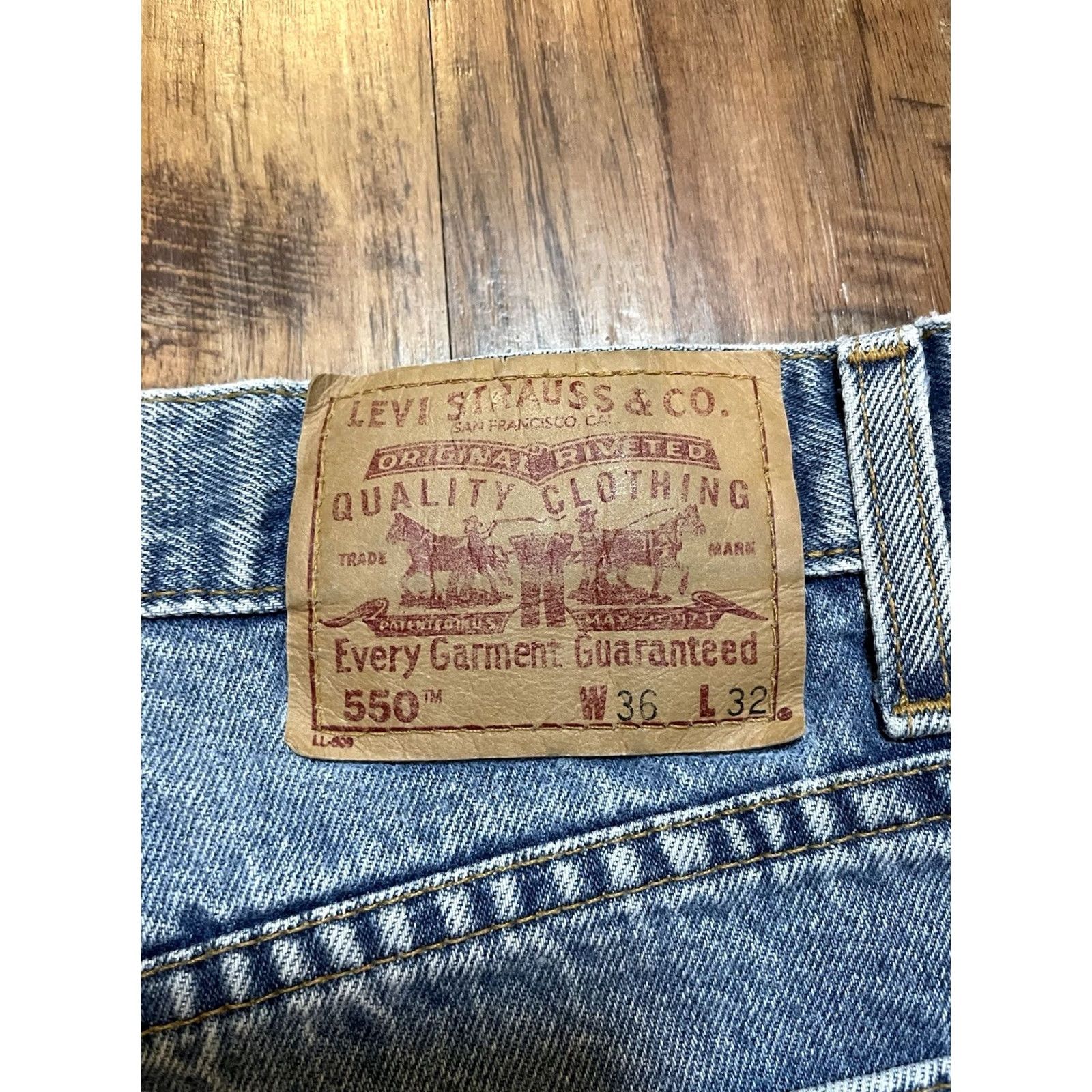 Levi's VINTAGE Levi's 550 Relaxed Fit Jeans Regular 34x31 Light Wash 90s USA Mens Jeans Size US 34 / EU 50 - 4 Thumbnail