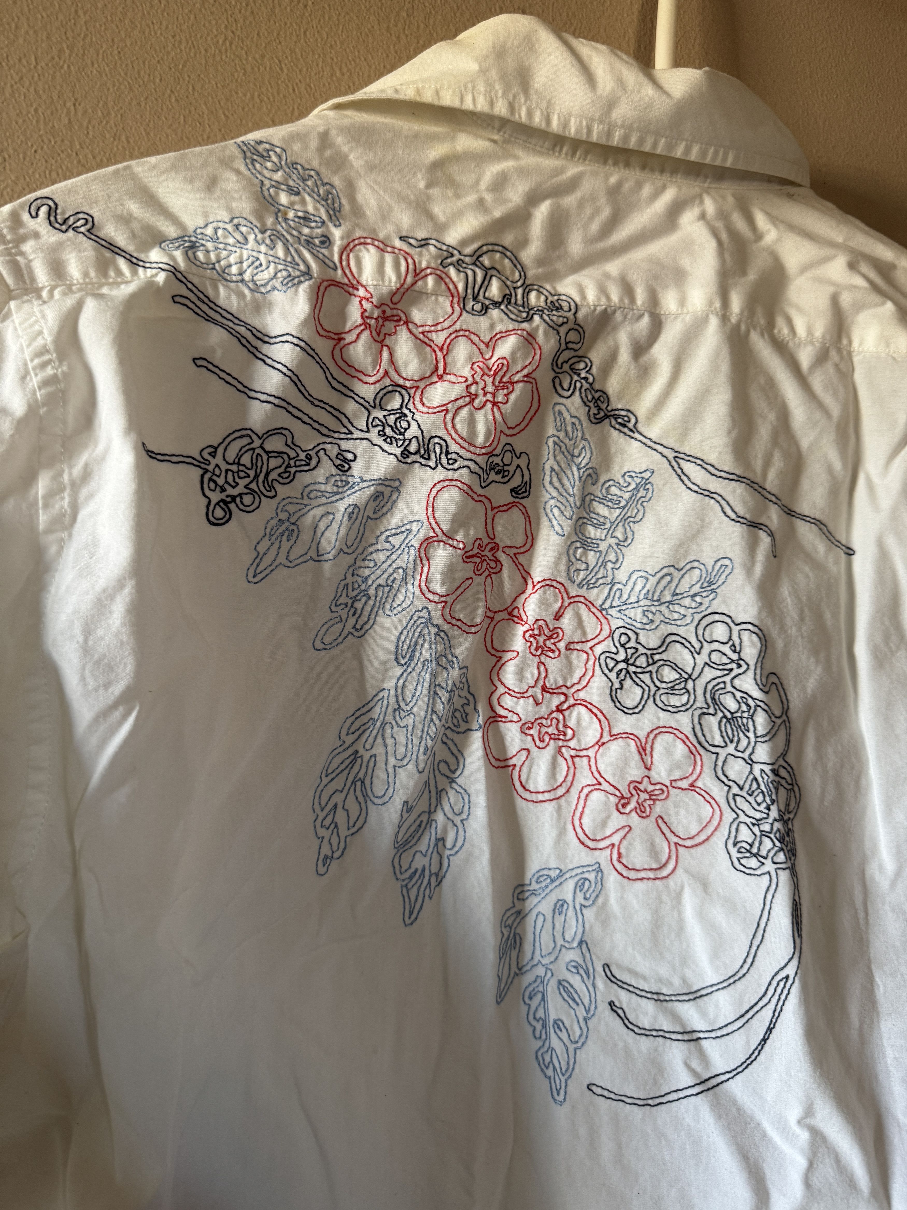 Express White shirt with floral back embroidery Size US S / EU 44-46 / 1 - 6 Thumbnail
