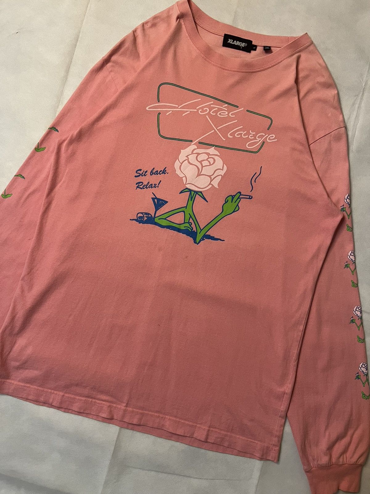 Xlarge Xlarge Hotel Pink Rose Flower Long Sleeves Tshirt Size US L / EU 52-54 / 3 - 7 Thumbnail