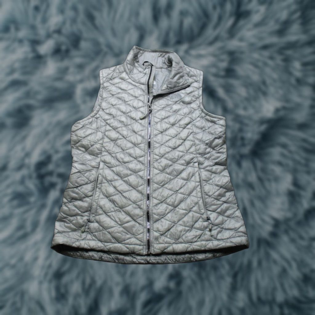 The North Face VINTAGE? No. The North Face Vest Womens M Gray ThermoBall Quilted Puffer Insulated Hiking Size M / US 6-8 / IT 42-44 - 1 Thumbnail