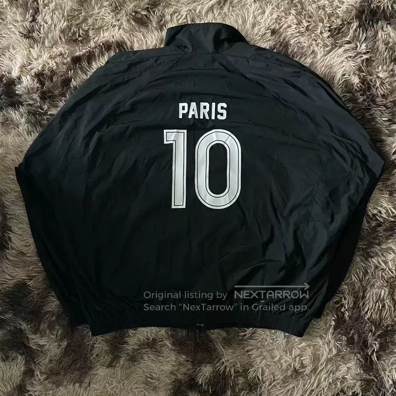 Balenciaga Balenciaga Manchester United Jersey Jacket Stormproof Size US M / EU 48-50 / 2 - 2 Thumbnail