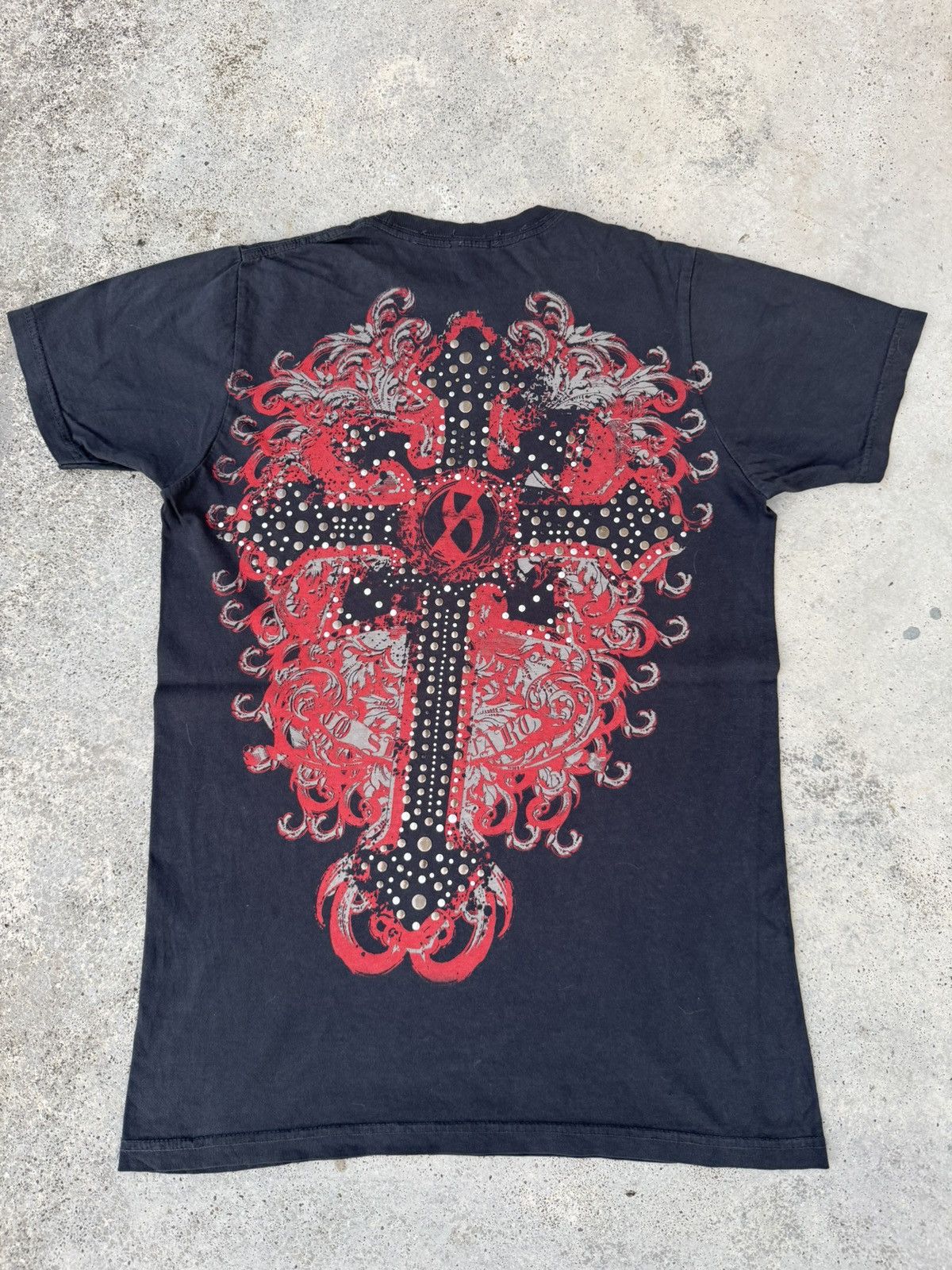 Affliction Distressed Sun Faded Sanctify Studded Cross Grunge T Shirt Size US S / EU 44-46 / 1 - 1 Thumbnail