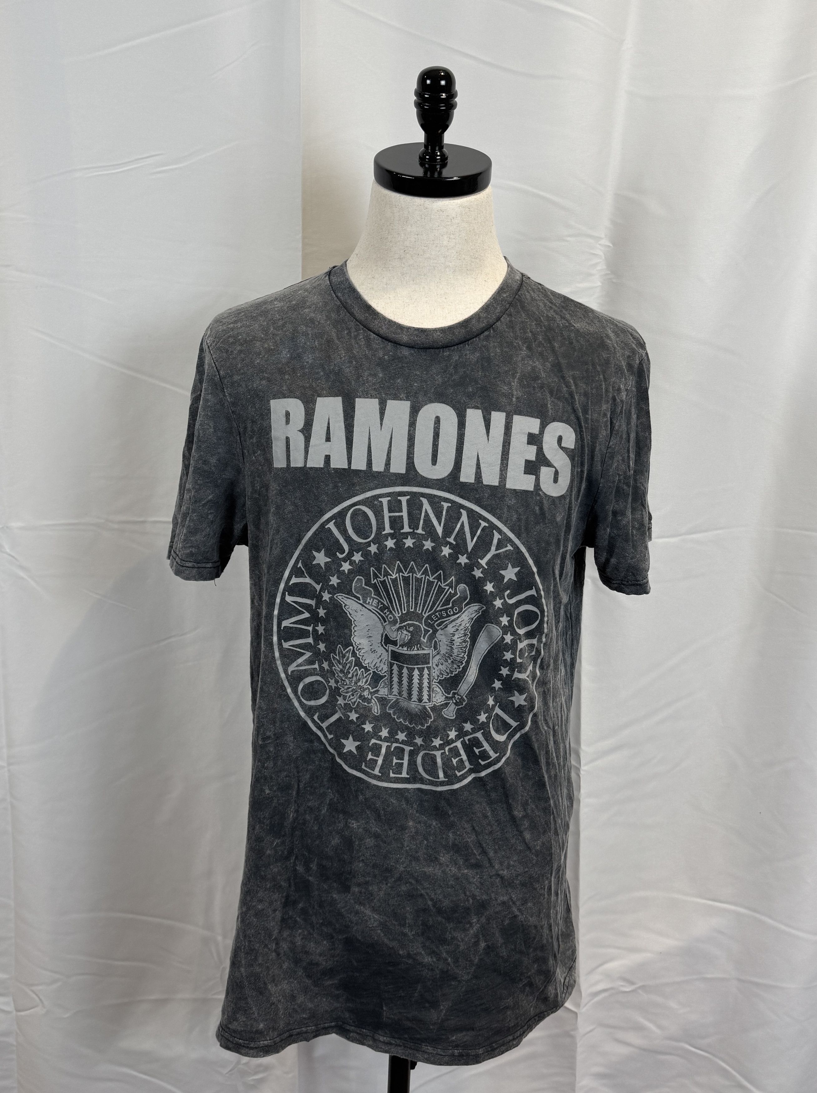 Band Tees Ramones Classic Band Tee Size US M / EU 48-50 / 2 - 1 Thumbnail