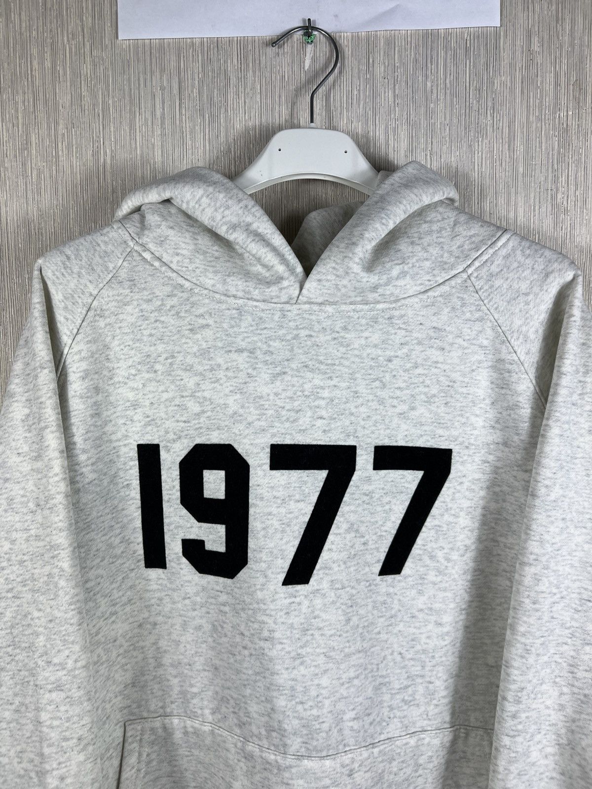 Fear of God Fear of God essentials 1977 velvet logo light gray hoodie Size US S / EU 44-46 / 1 - 4 Thumbnail