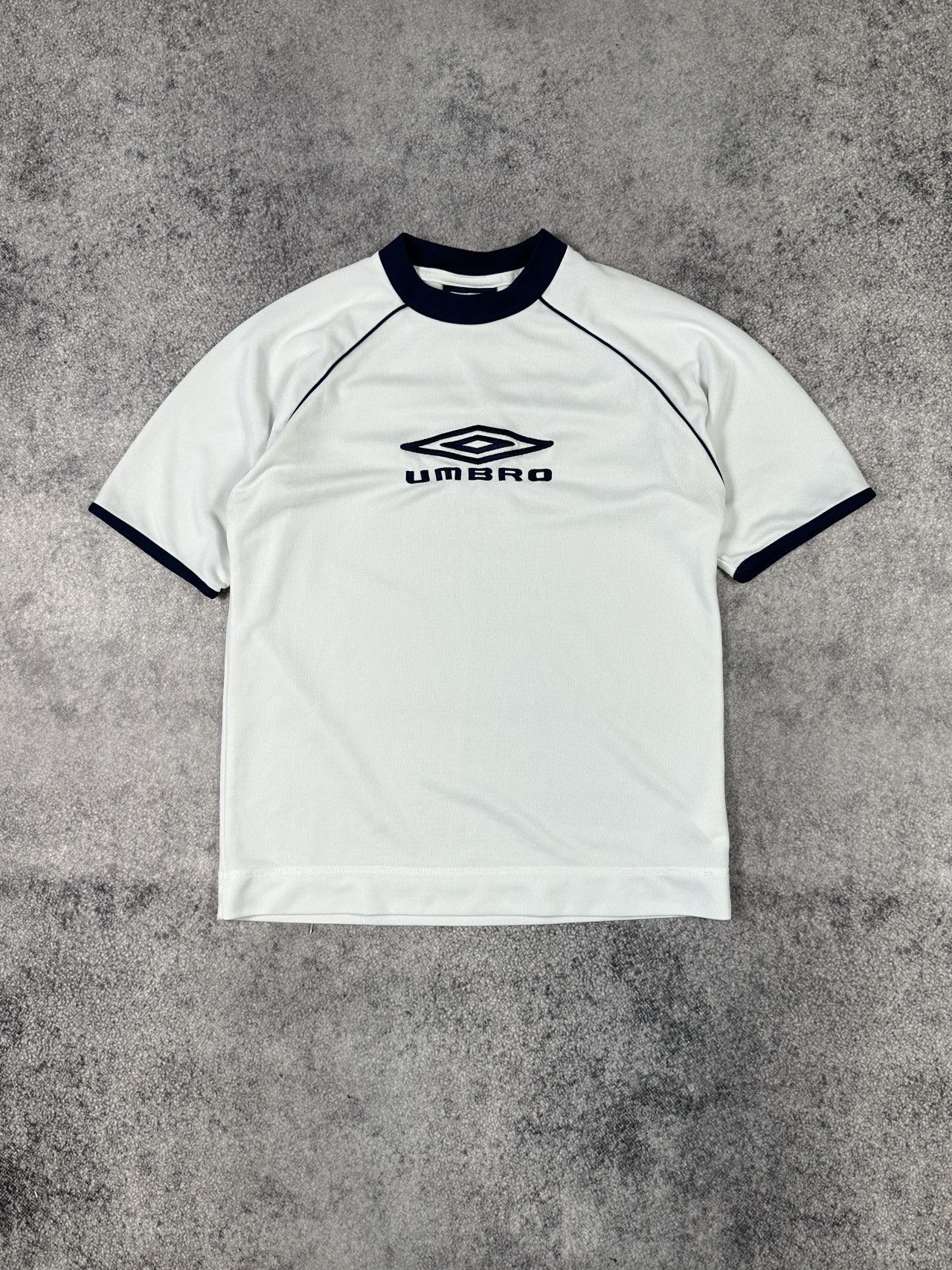 Umbro Vintage Umbro Big Logo T-shirt Streetwear Style Rare Casual Size US S / EU 44-46 / 1 - 1 Thumbnail