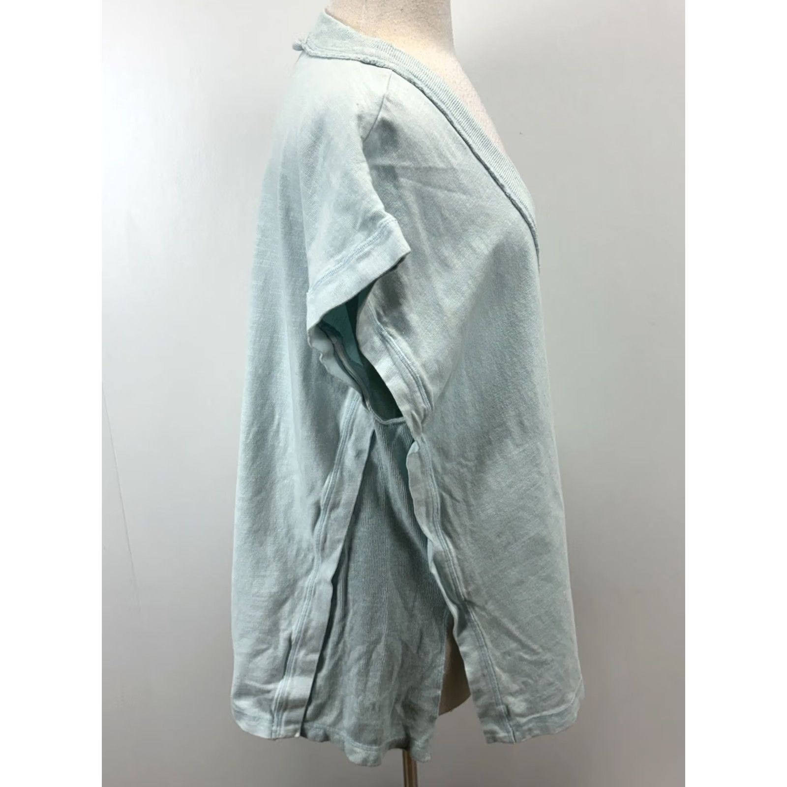 Free People VINTAGE? No. Free People Movement Oversized Tunic Top Shirt S Blue Sleeveless Raw Edges Size S / US 4 / IT 40 - 4 Thumbnail