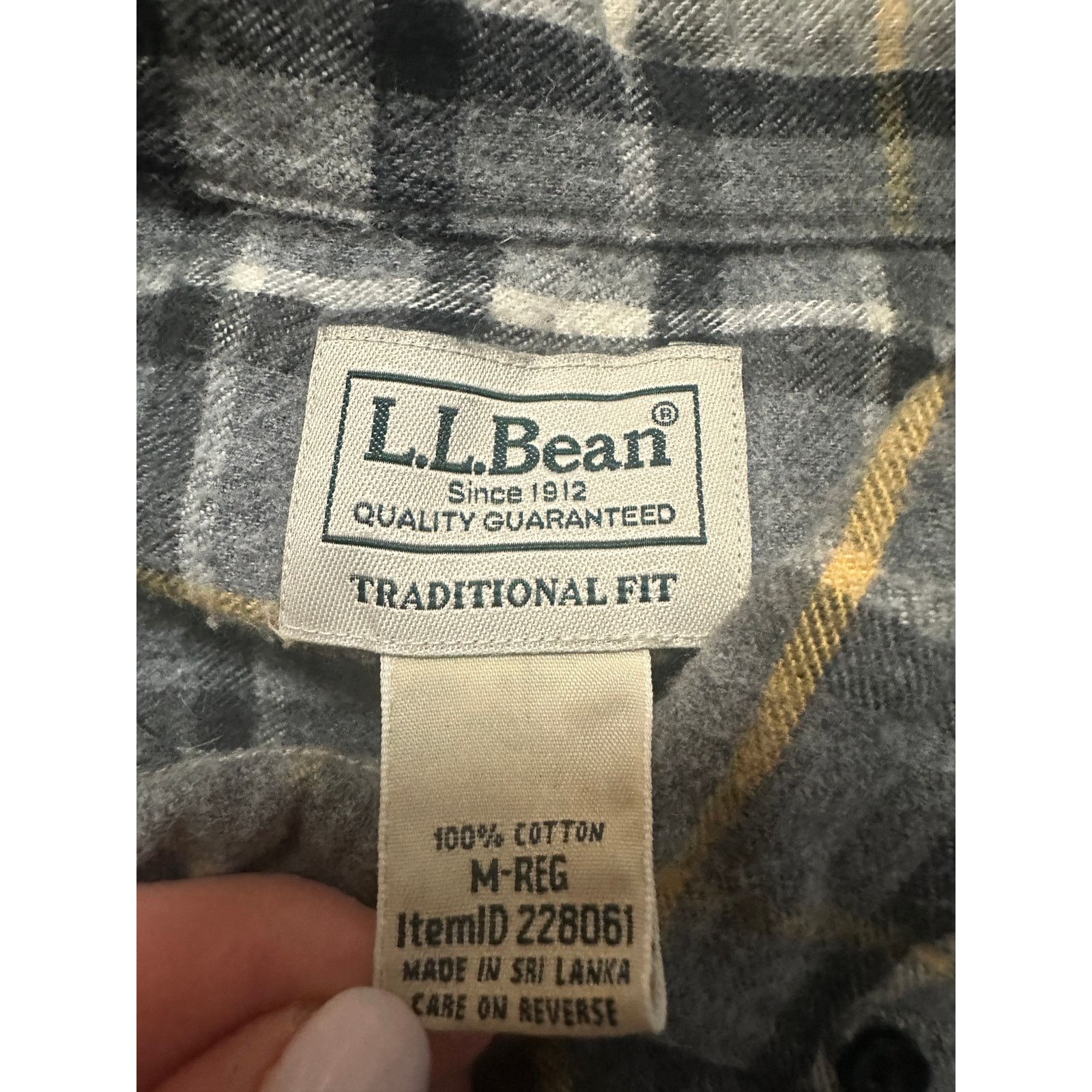 L.L. Bean LL Bean gray plaid flannel traditional fit button down Size US M / EU 48-50 / 2 - 5 Thumbnail