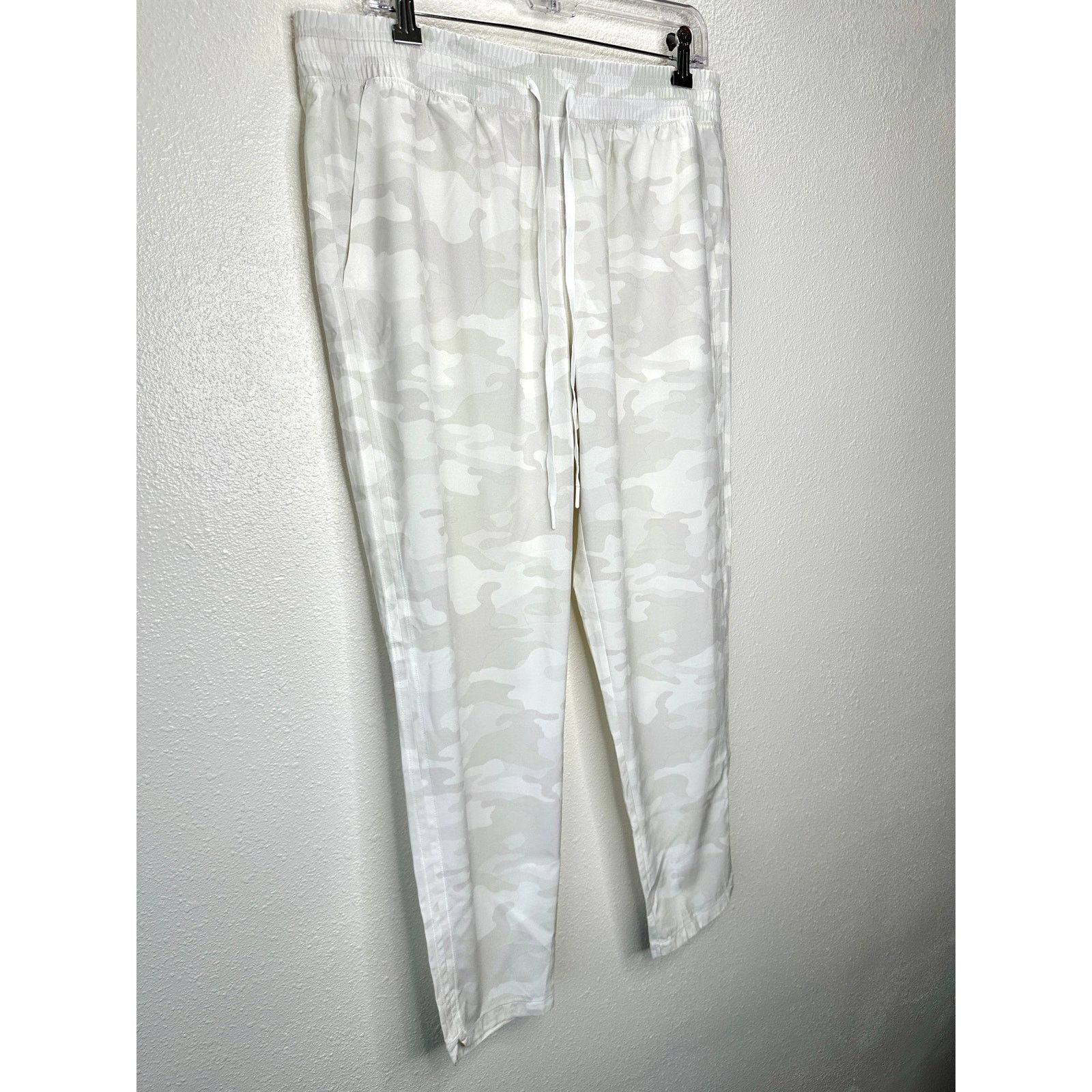 Other GapFit Ivory Green Army Camo Print Tie Waist Jogger Pant L Size 34" / US 12 / IT 48 - 4 Thumbnail
