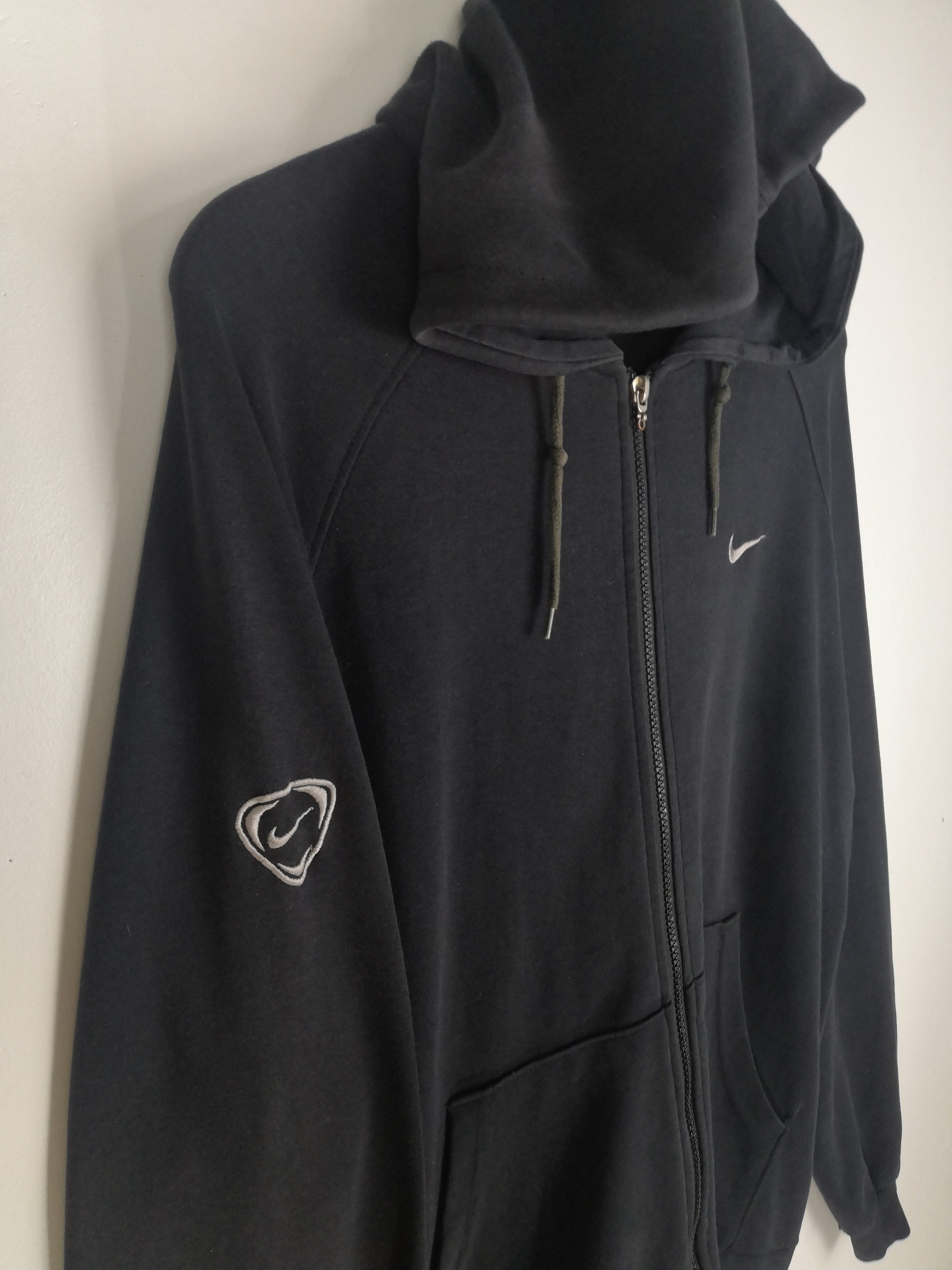 Nike Vintage Nike Hoodie Sweatshirt Embroidery Logo Nike Zipper Size US L / EU 52-54 / 3 - 4 Thumbnail
