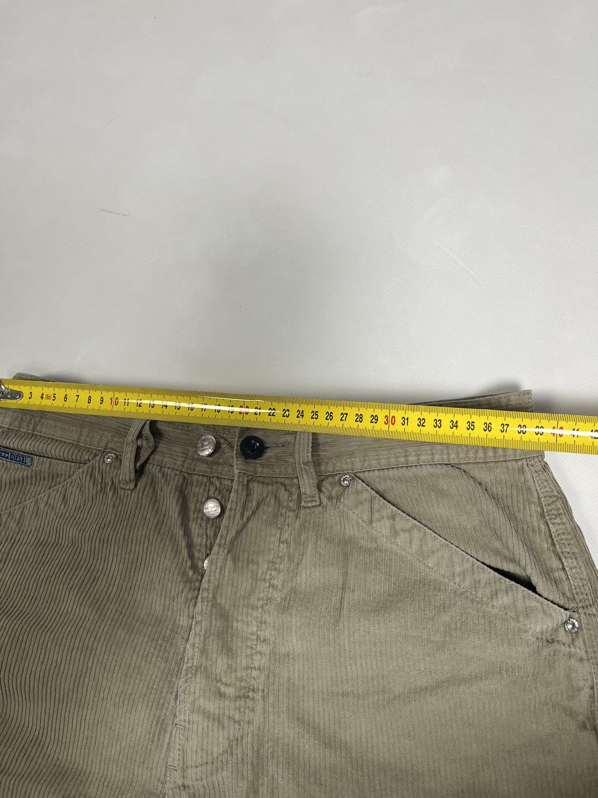 Diesel × Diesel Black Gold × Vintage VINTAGE 👁️ Diesel Velvet double knee carpenter Beige Shorts Size US 29 - 17 Thumbnail