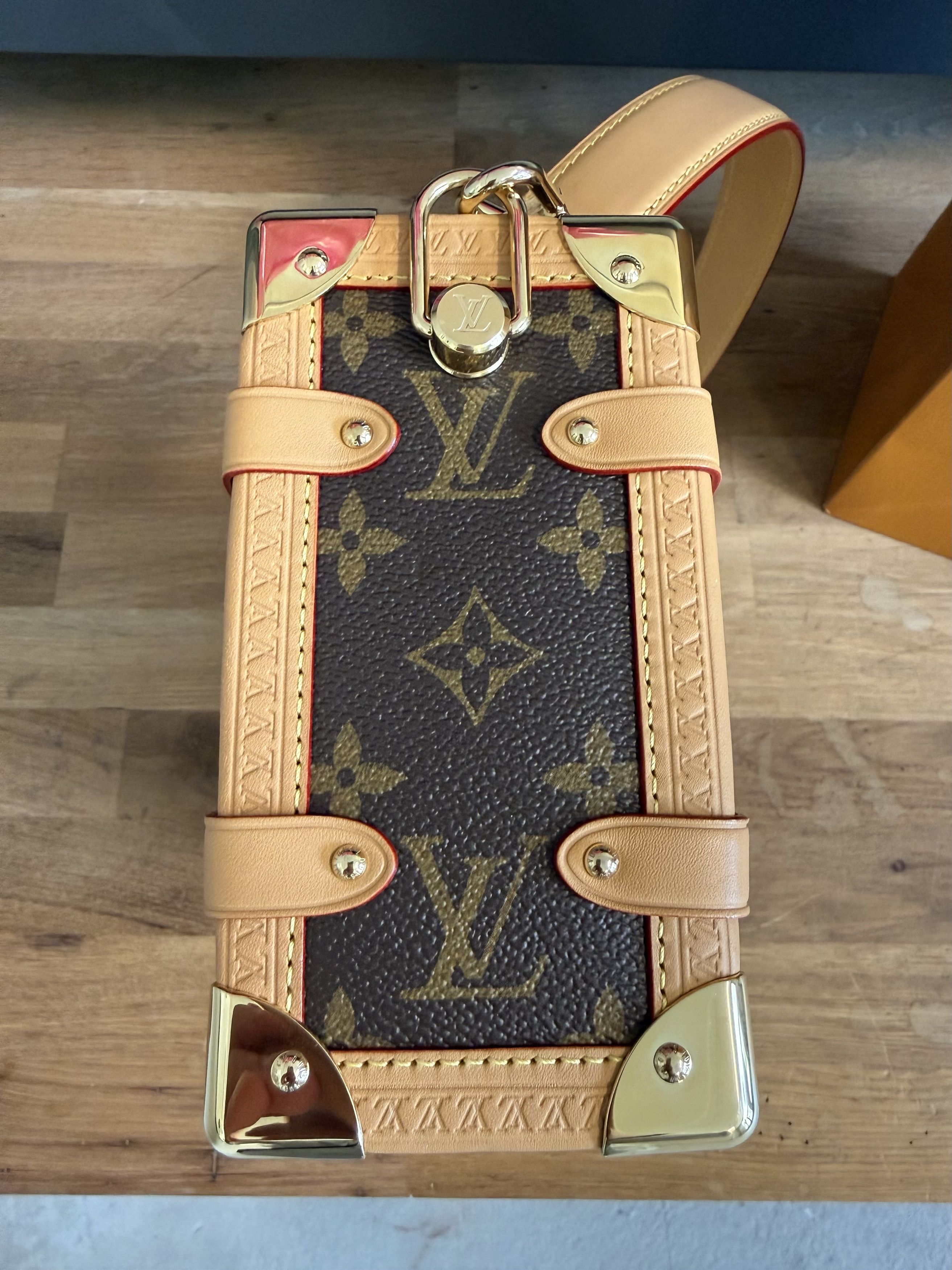 Louis Vuitton Louis Vuitton Side Trunk MM Monogram Brown Shoulder Bag Size ONE SIZE - 4 Thumbnail