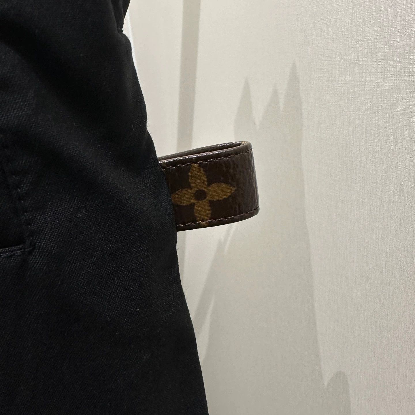 Louis Vuitton Louis Vuitton Monogram leather tag wool pants 36 Size 26" / US 2 / IT 38 - 6 Thumbnail