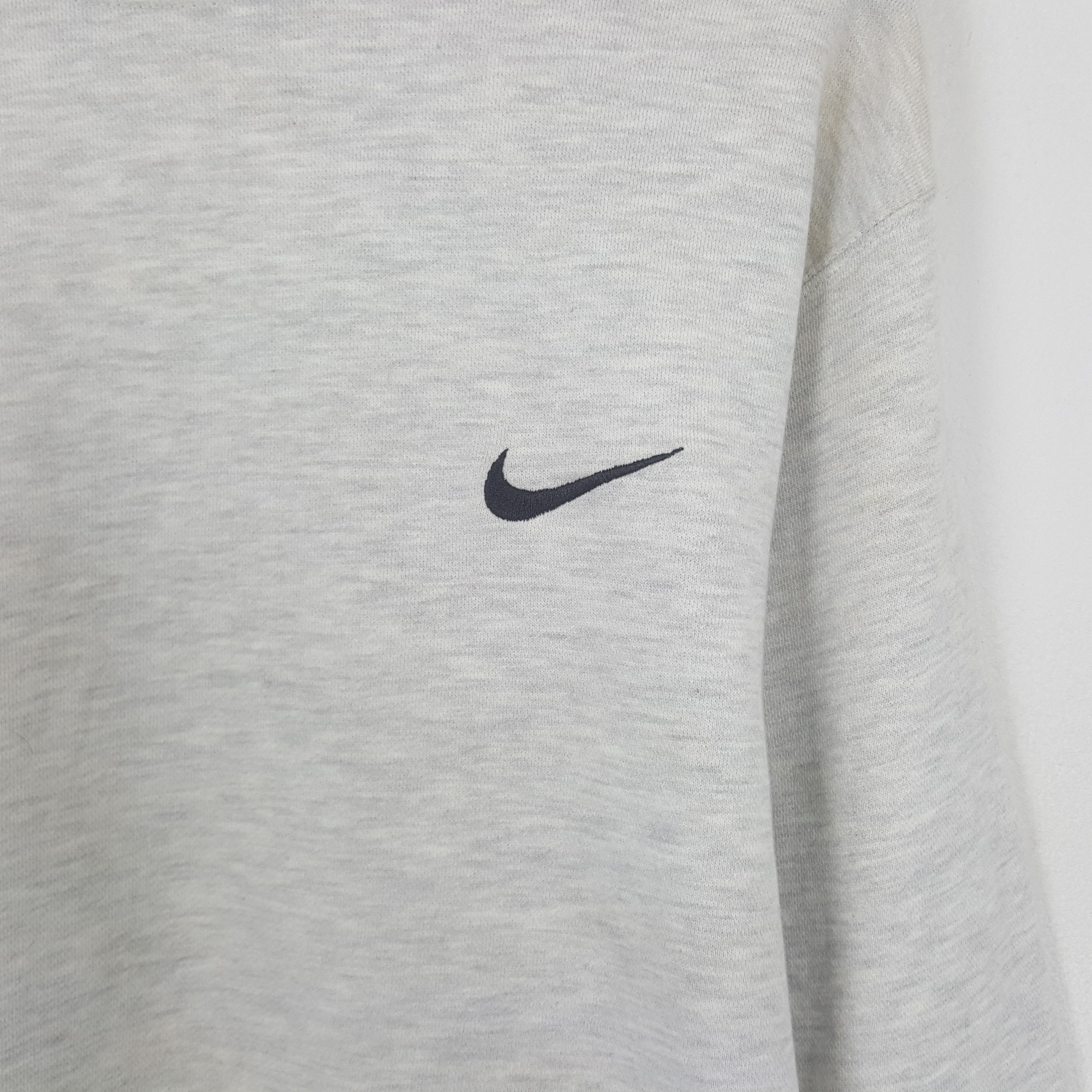 Nike Vintage Nike Small Embroidery Logo Sweatshirt Size US L / EU 52-54 / 3 - 2 Thumbnail
