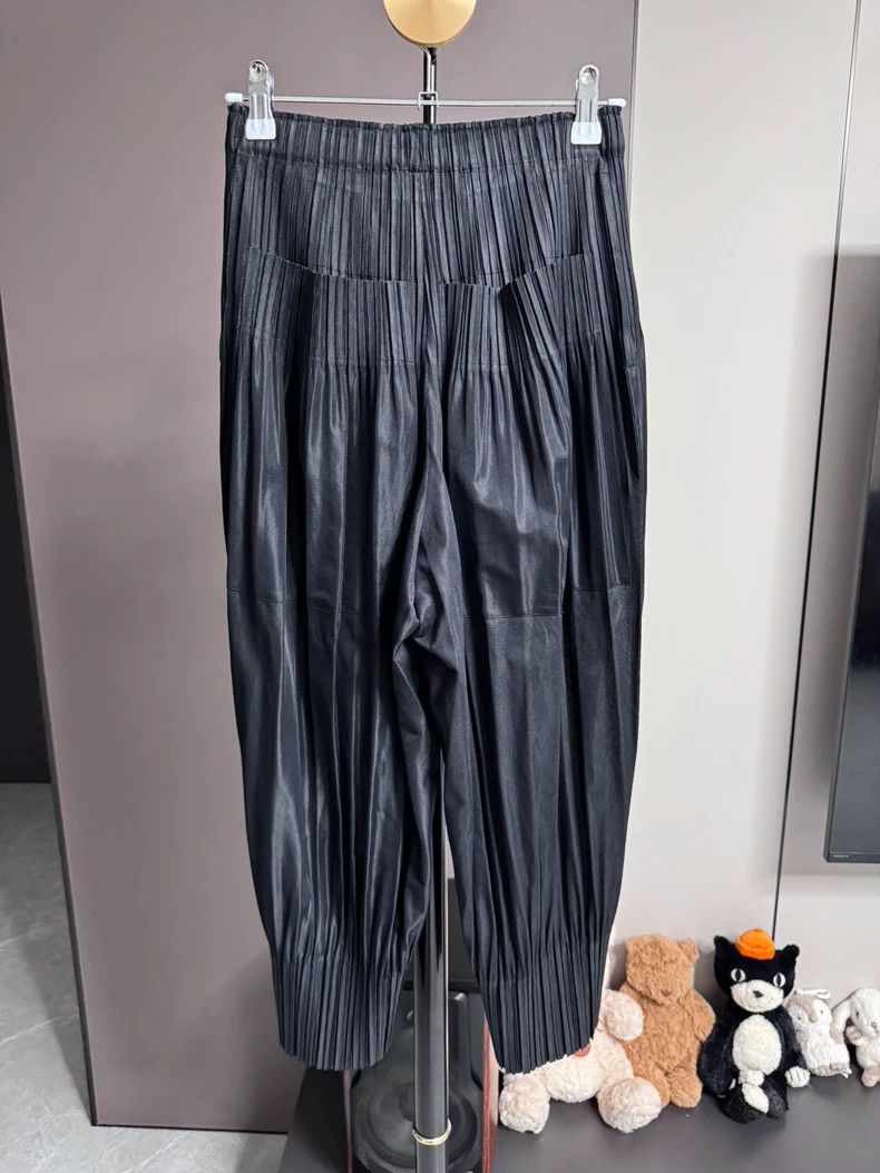 Issey Miyake issey miyake size:2 Black pleated pants 2505-Nextarrow Size 42" / US 20 - 2 Thumbnail