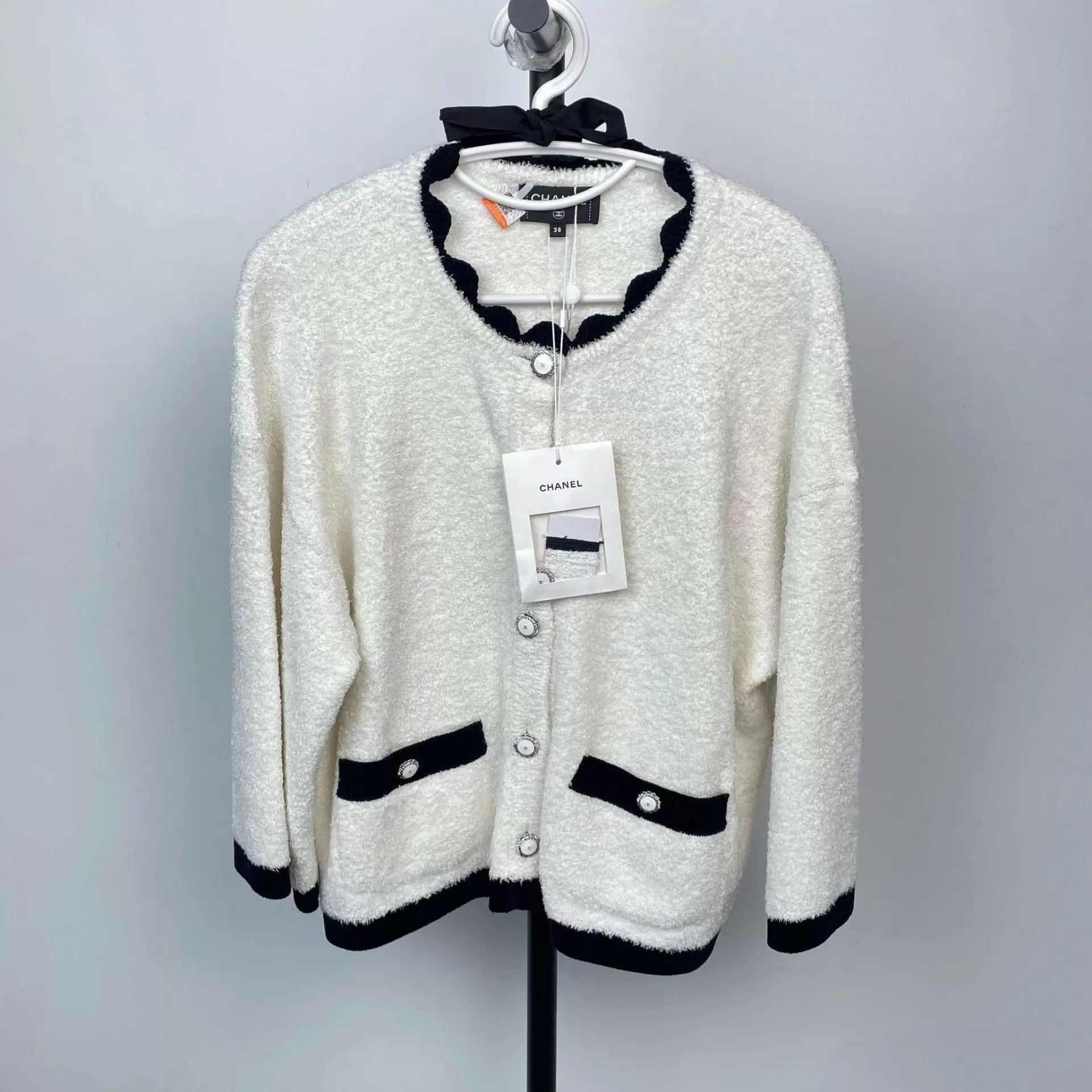 Chanel Chanel knit cardigan white 38 Size S / US 4 / IT 40 - 1 Thumbnail