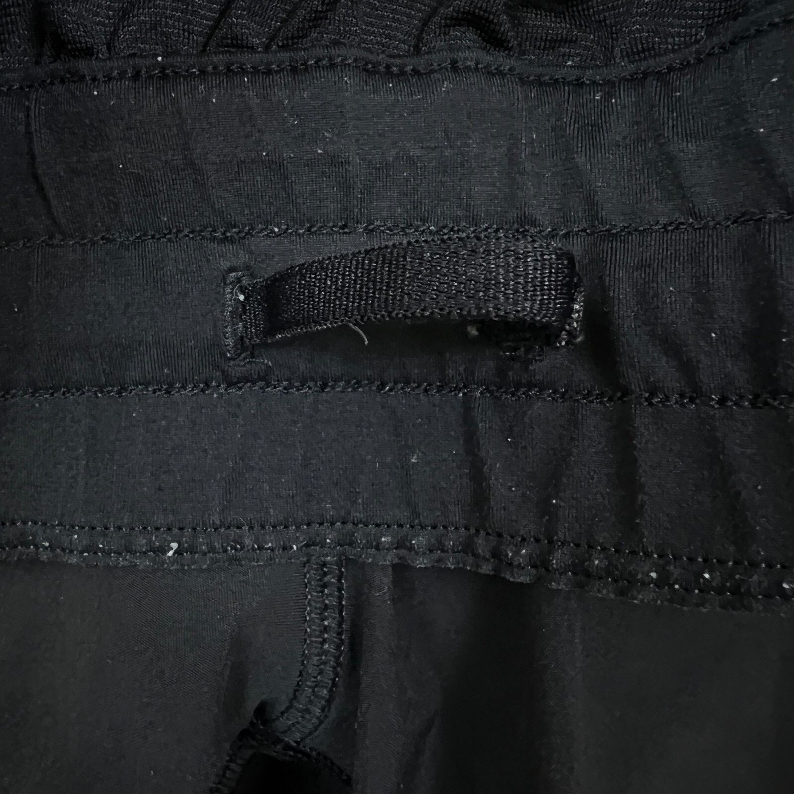 Lululemon Lululemon Tracker Short V *4" Low Rise Athletic Lightweight Size 27" / US 4 / IT 40 - 4 Thumbnail